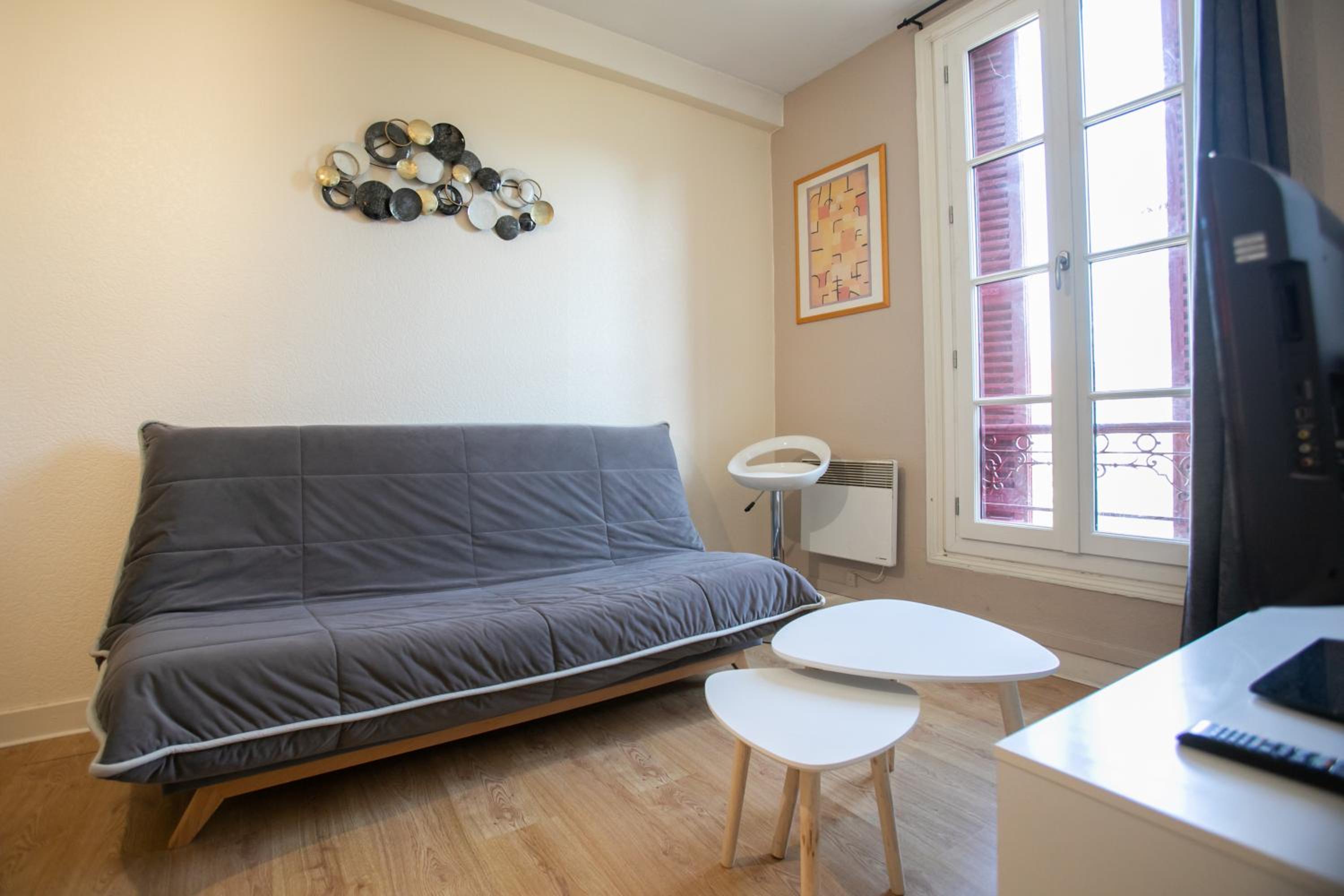 One-Bedroom Apartment photo 2