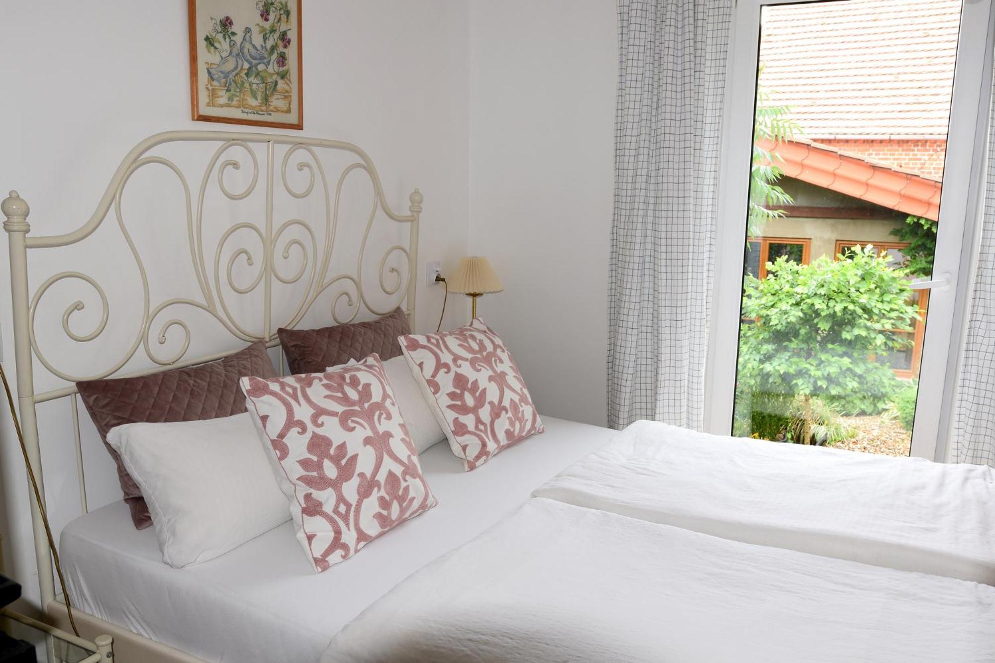 Studio Apartment - Photo 13