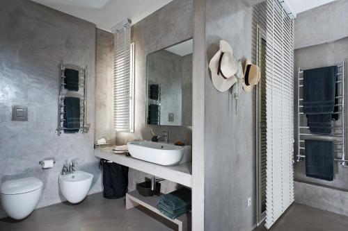 One-Bedroom House with Patio photo 3