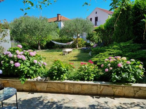 Apartment with Garden View