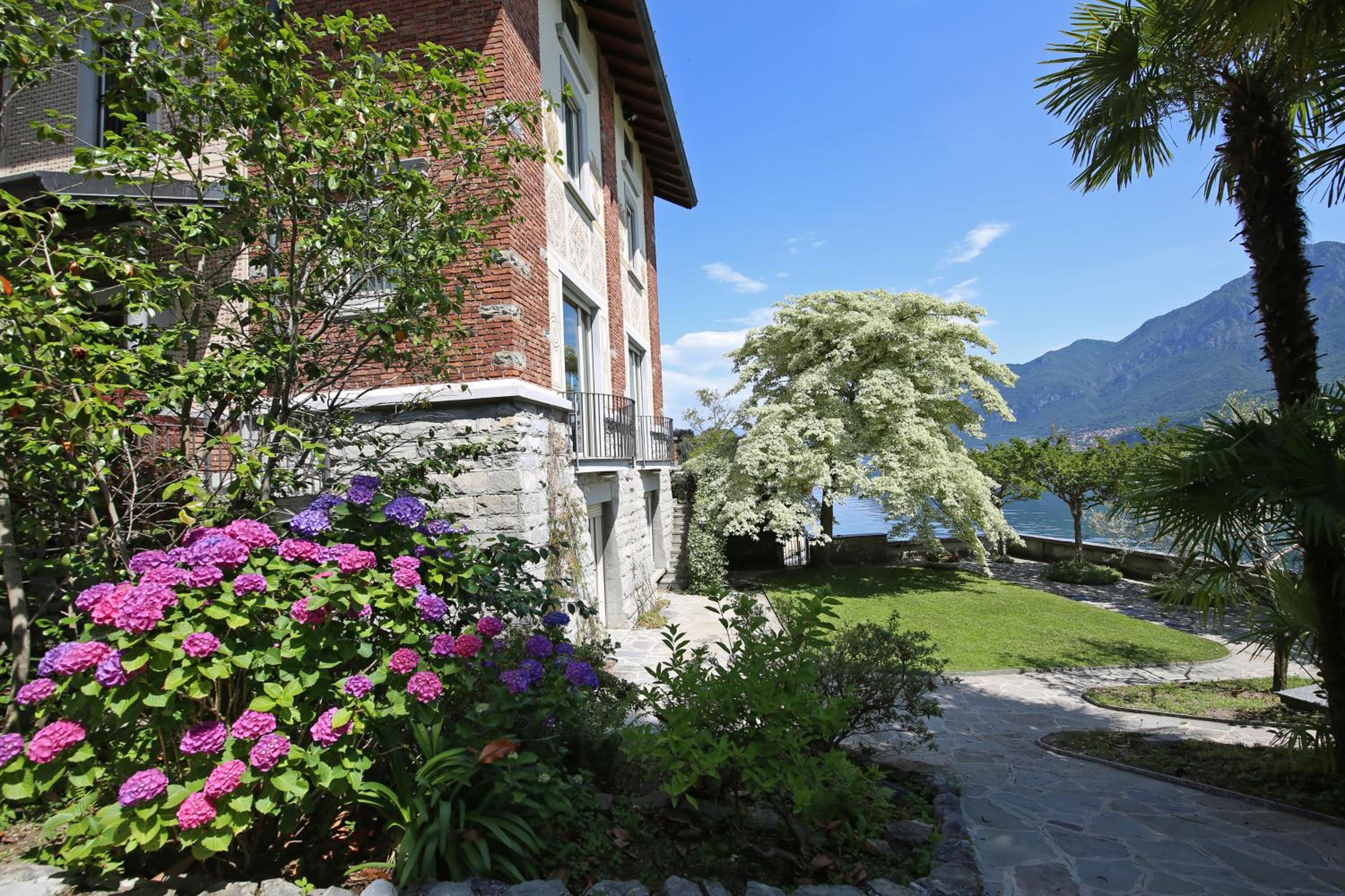 Villa photo 1