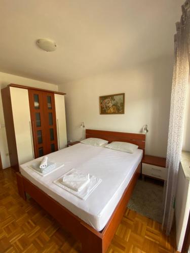 Two-Bedroom Apartment - Photo 2