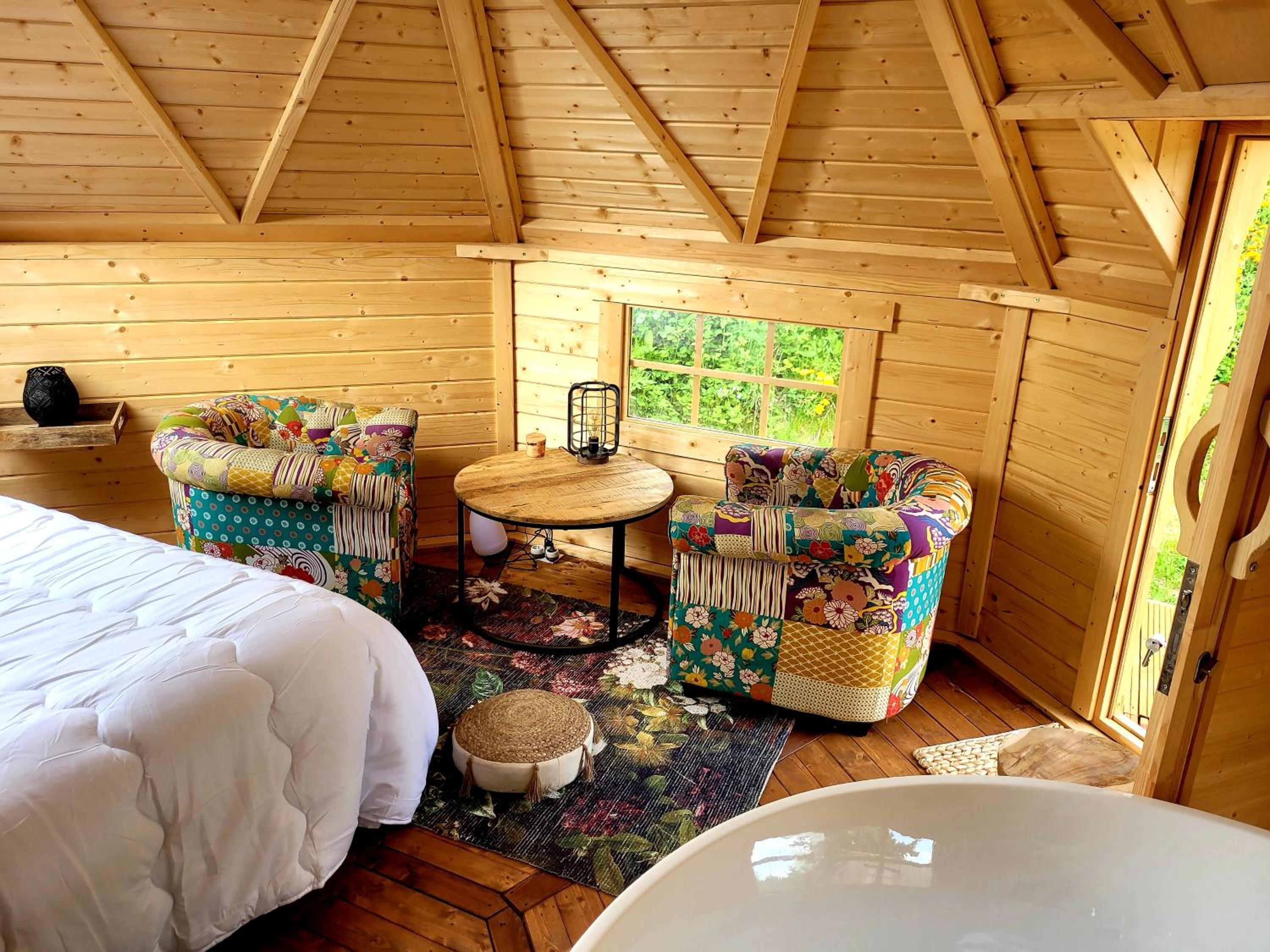 Suite with Hot Tub photo 1