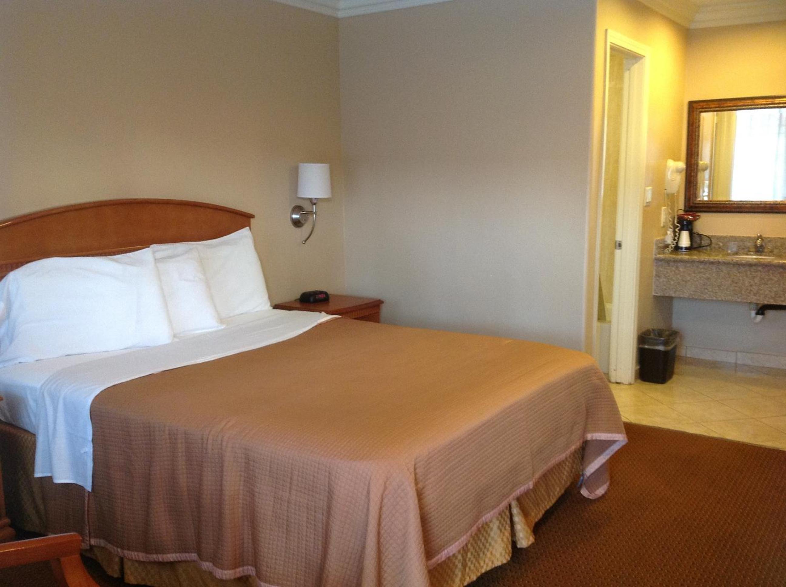Standard King Room photo 1