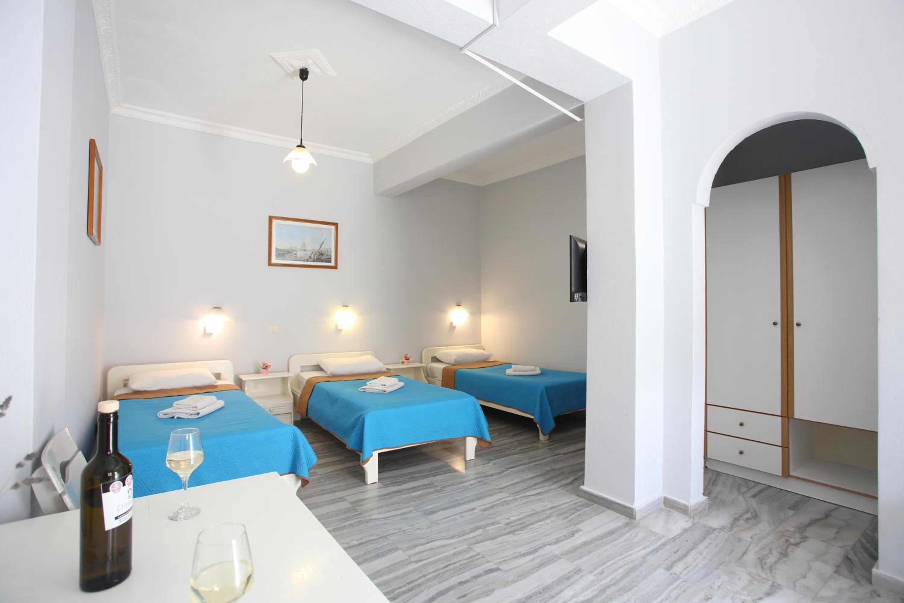 Economy Triple Room - Lower Floor photo 1