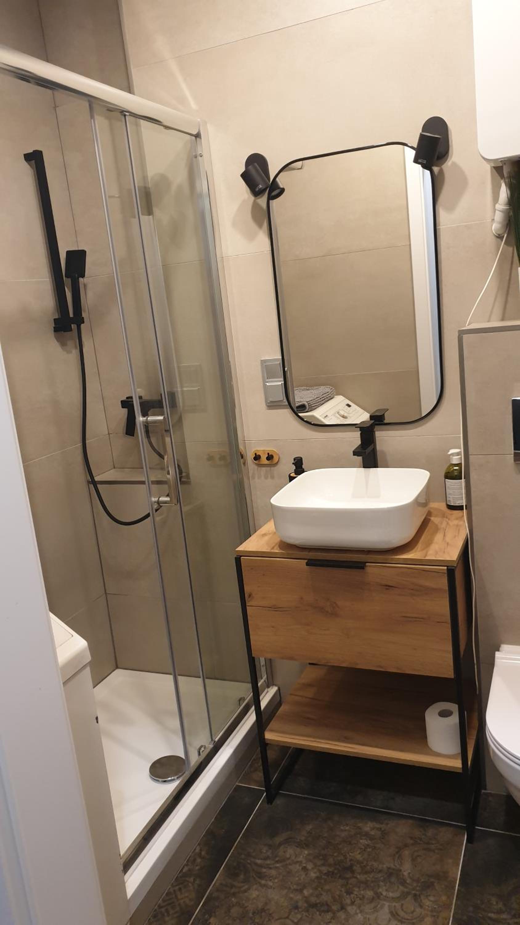 One-Bedroom Apartment - Photo 3