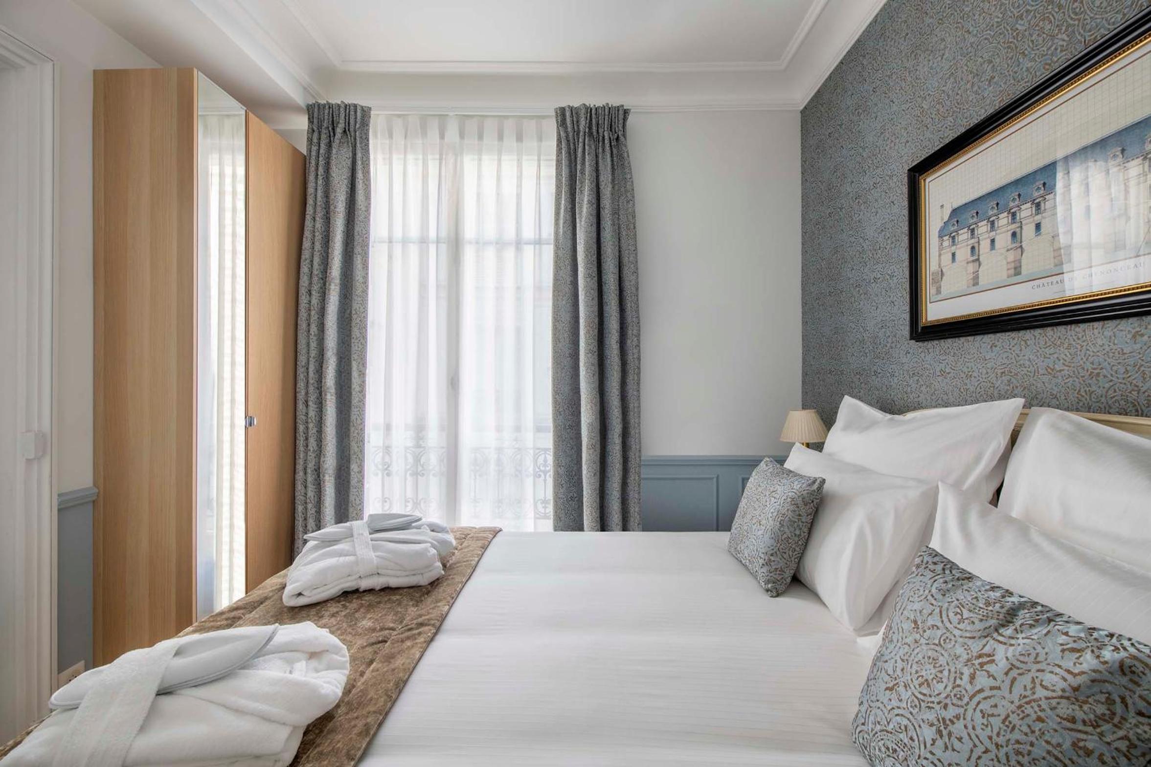 Apartment with Shower