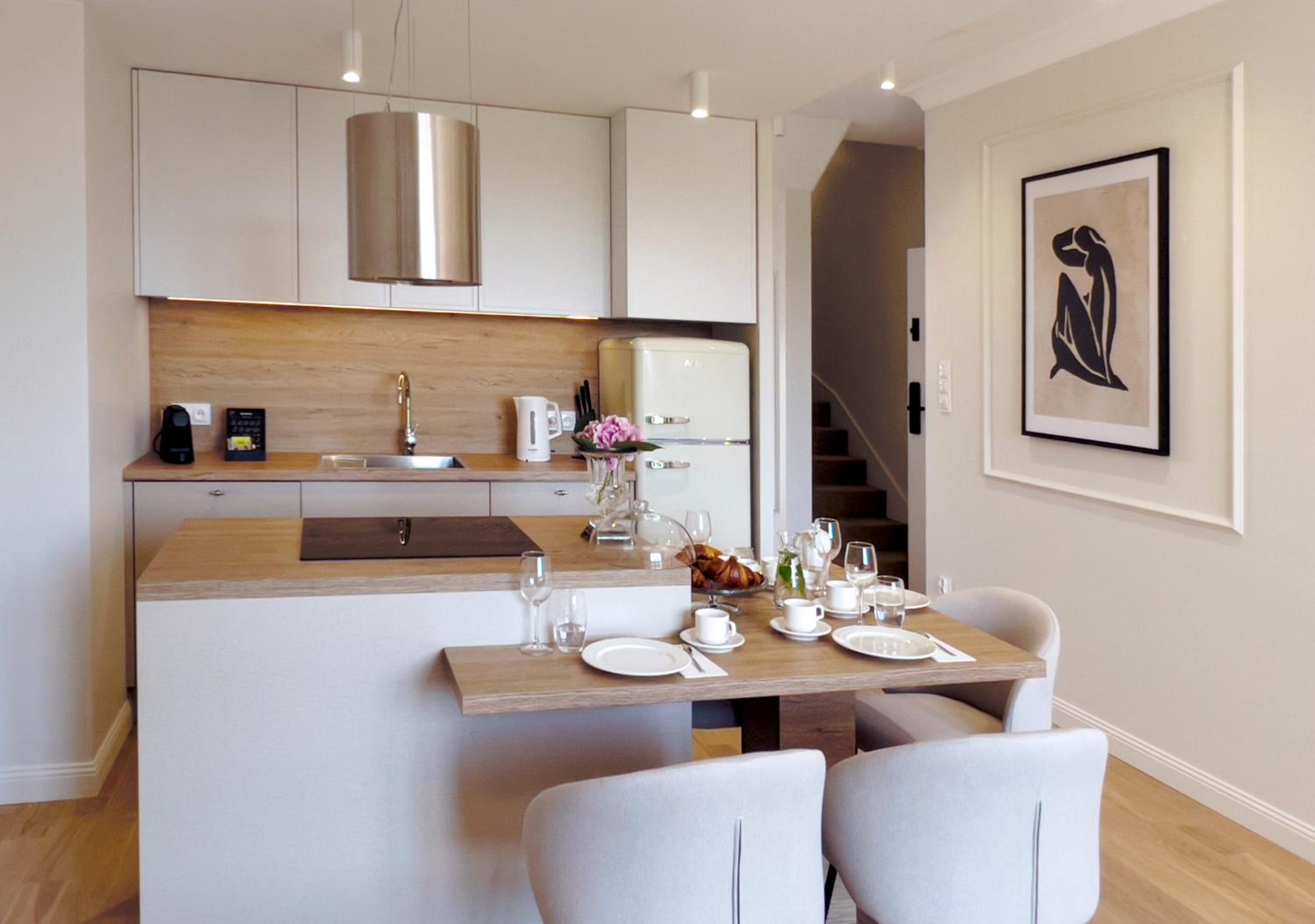 Executive Suite - Photo 4
