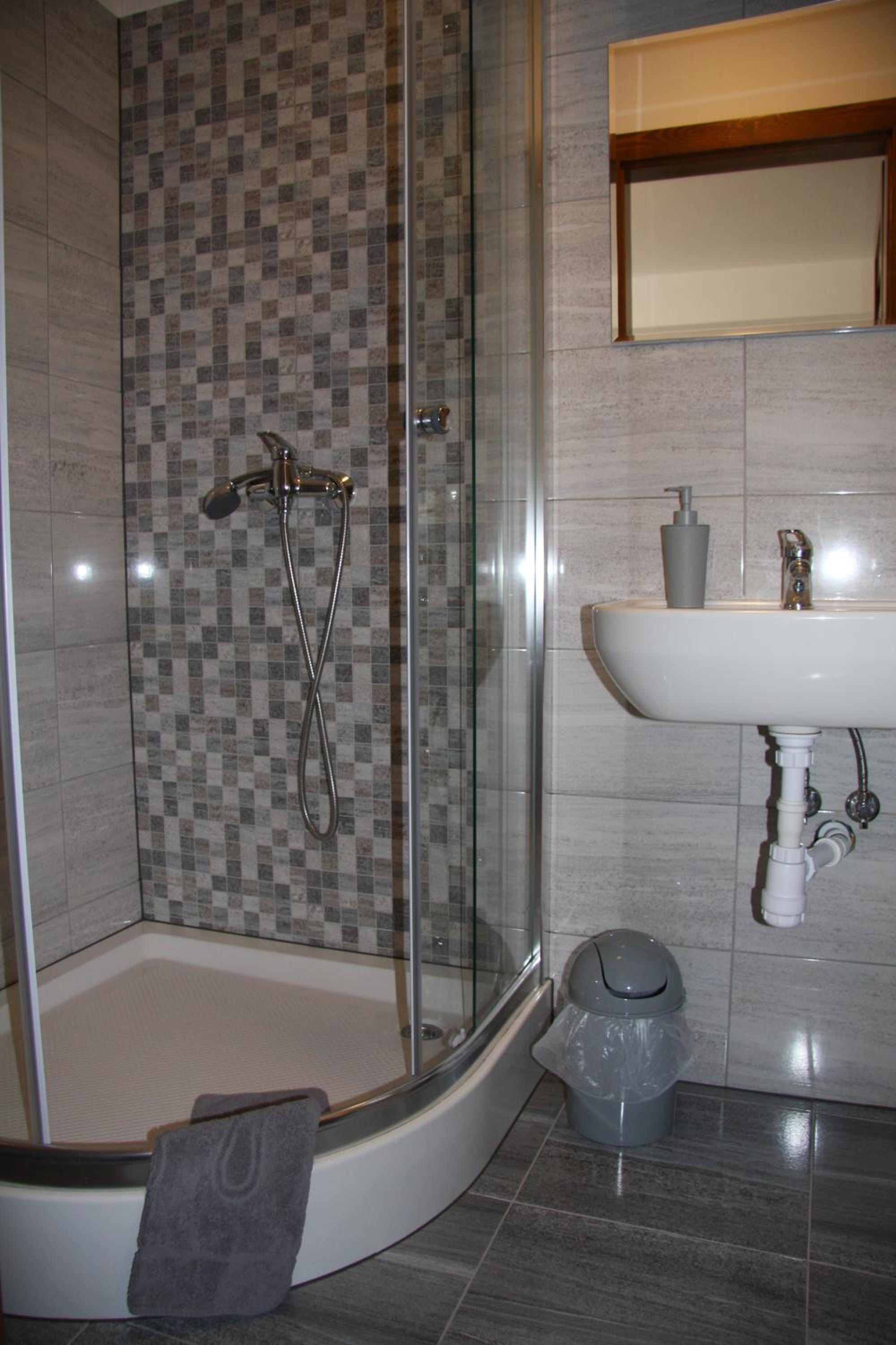 Triple Room with Bathroom - Photo 9