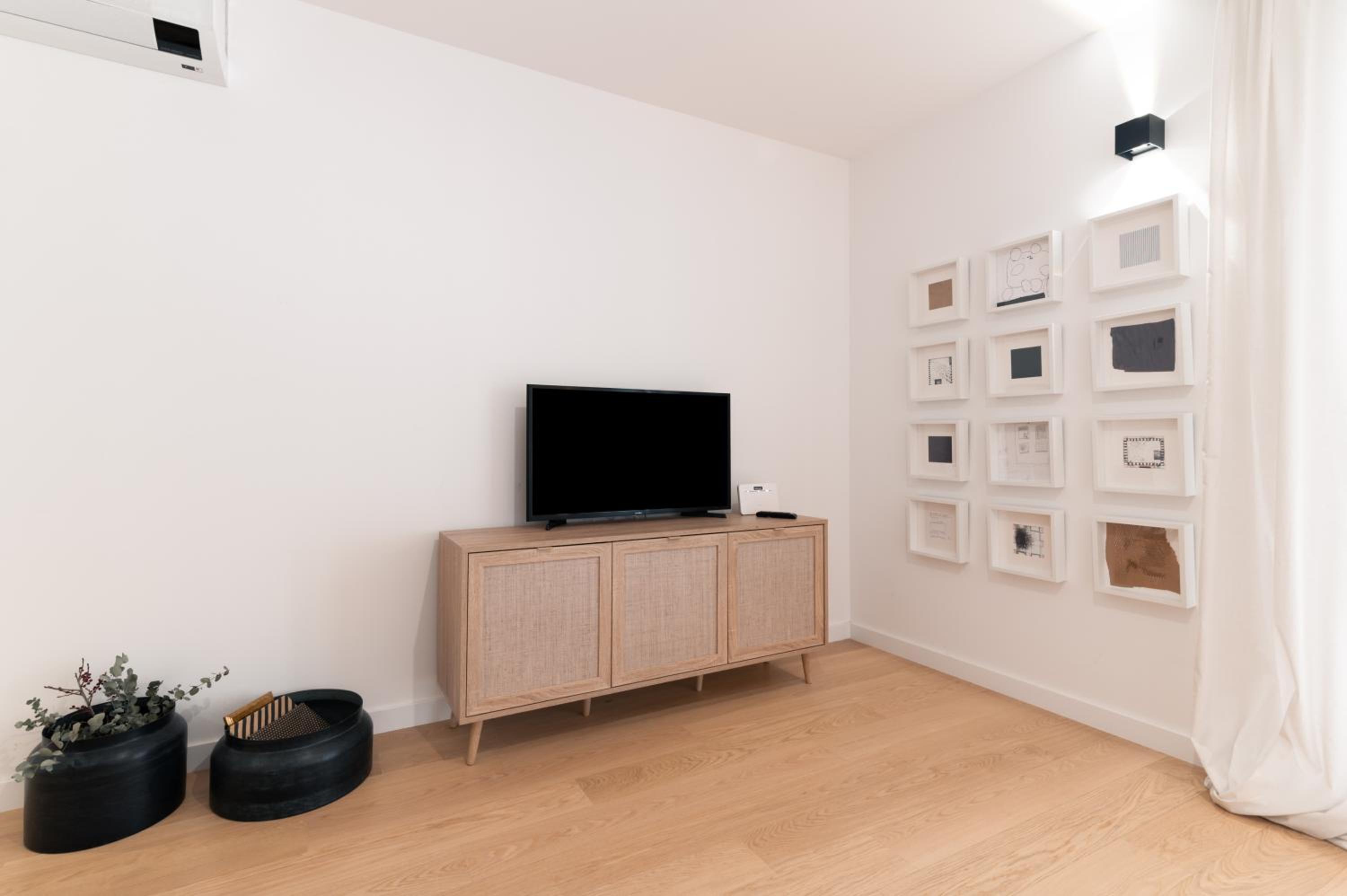 One-Bedroom Apartment - Photo 24