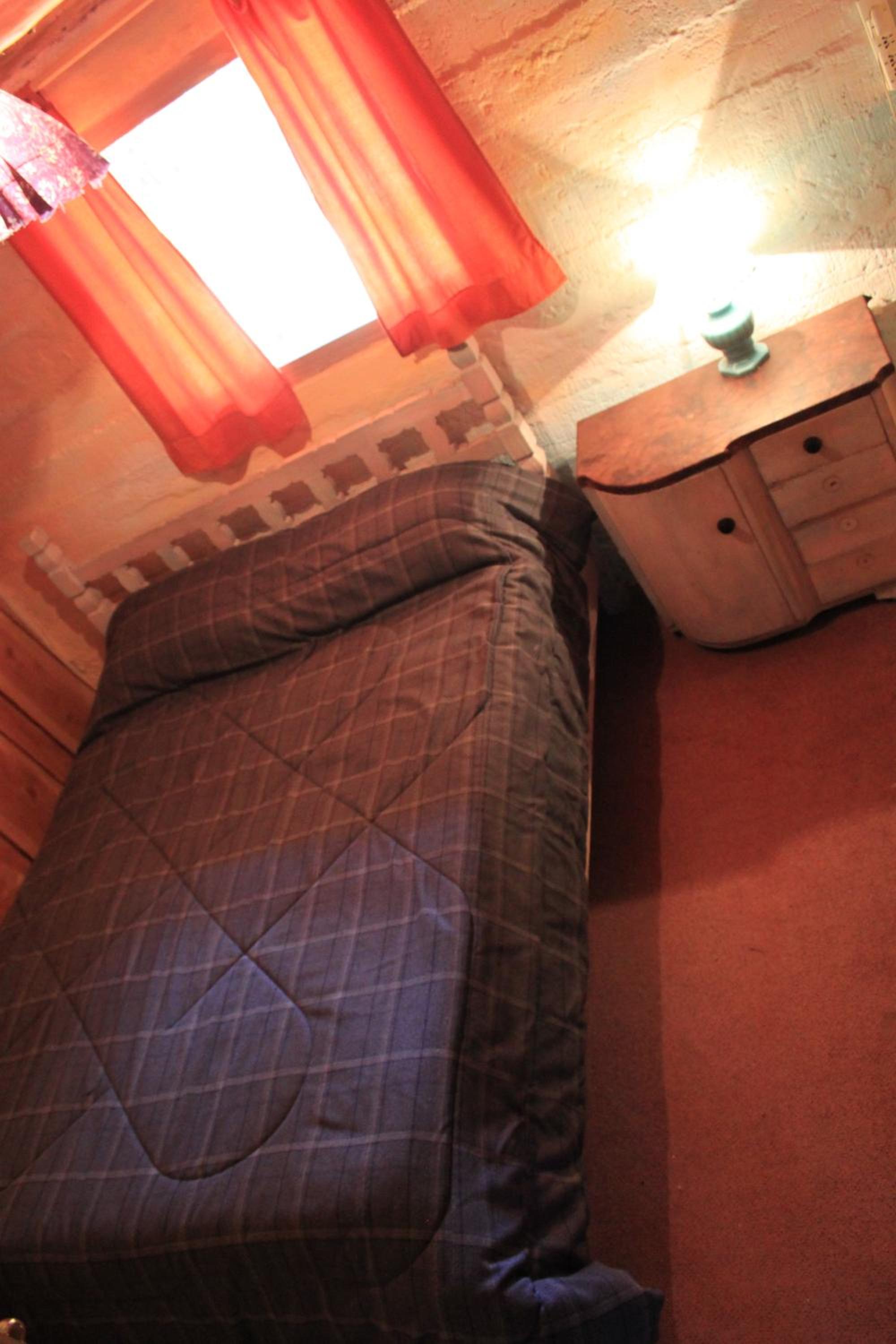 Bed in 8-Bed Dormitory Room photo 1