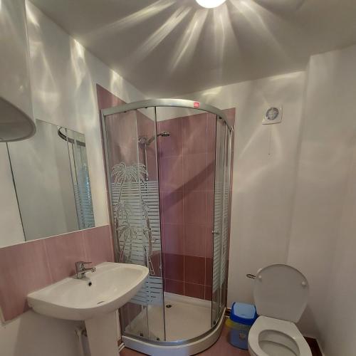 Twin Room with Bathroom - Photo 2