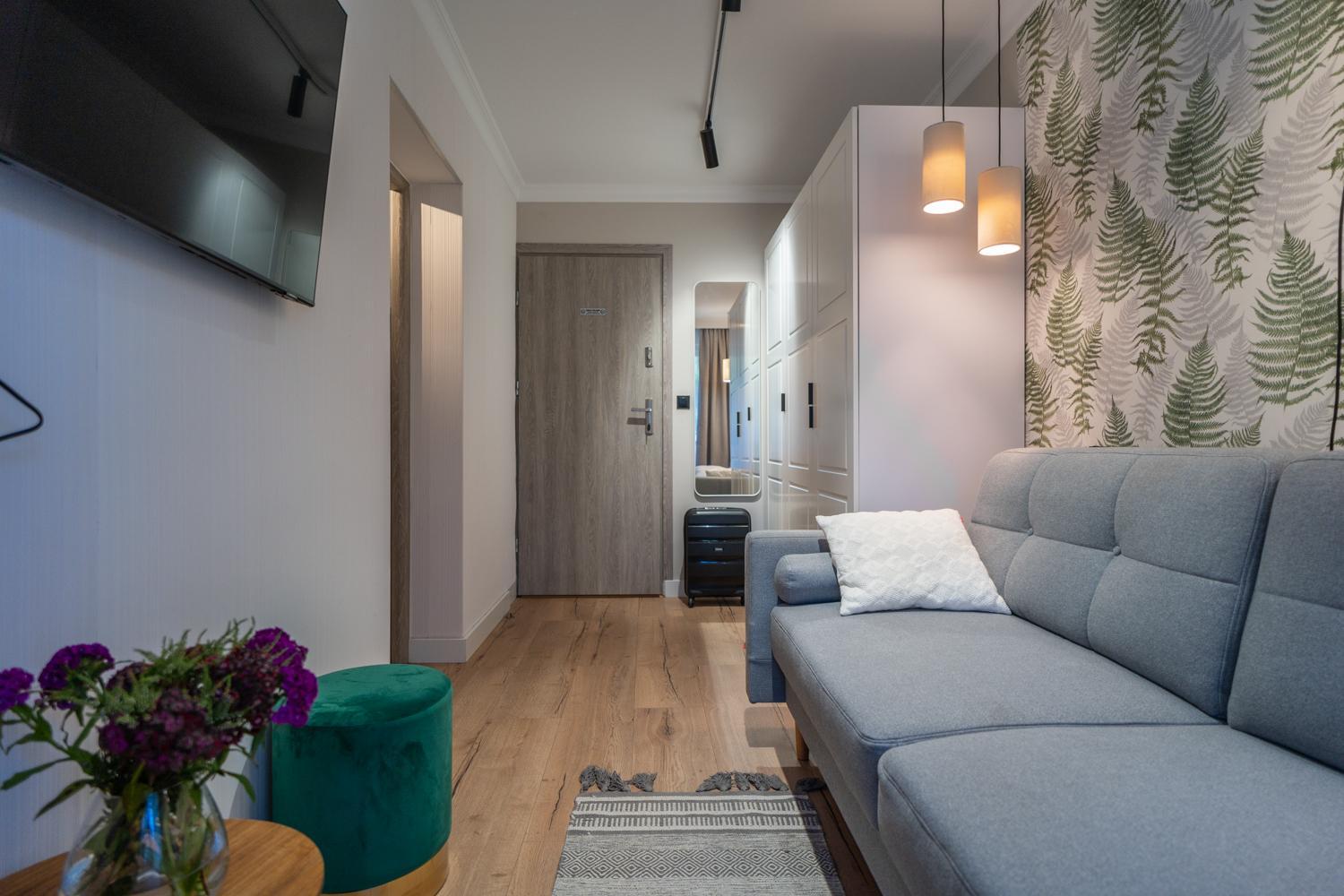 One-Bedroom Apartment - Photo 2