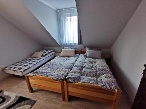 Basic Triple Room with Shared Bathroom photo 1