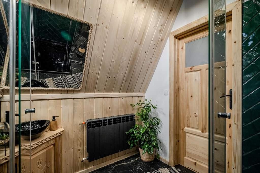 Three-Bedroom House - Photo 5