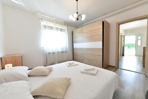 One-Bedroom Apartment - Photo 32