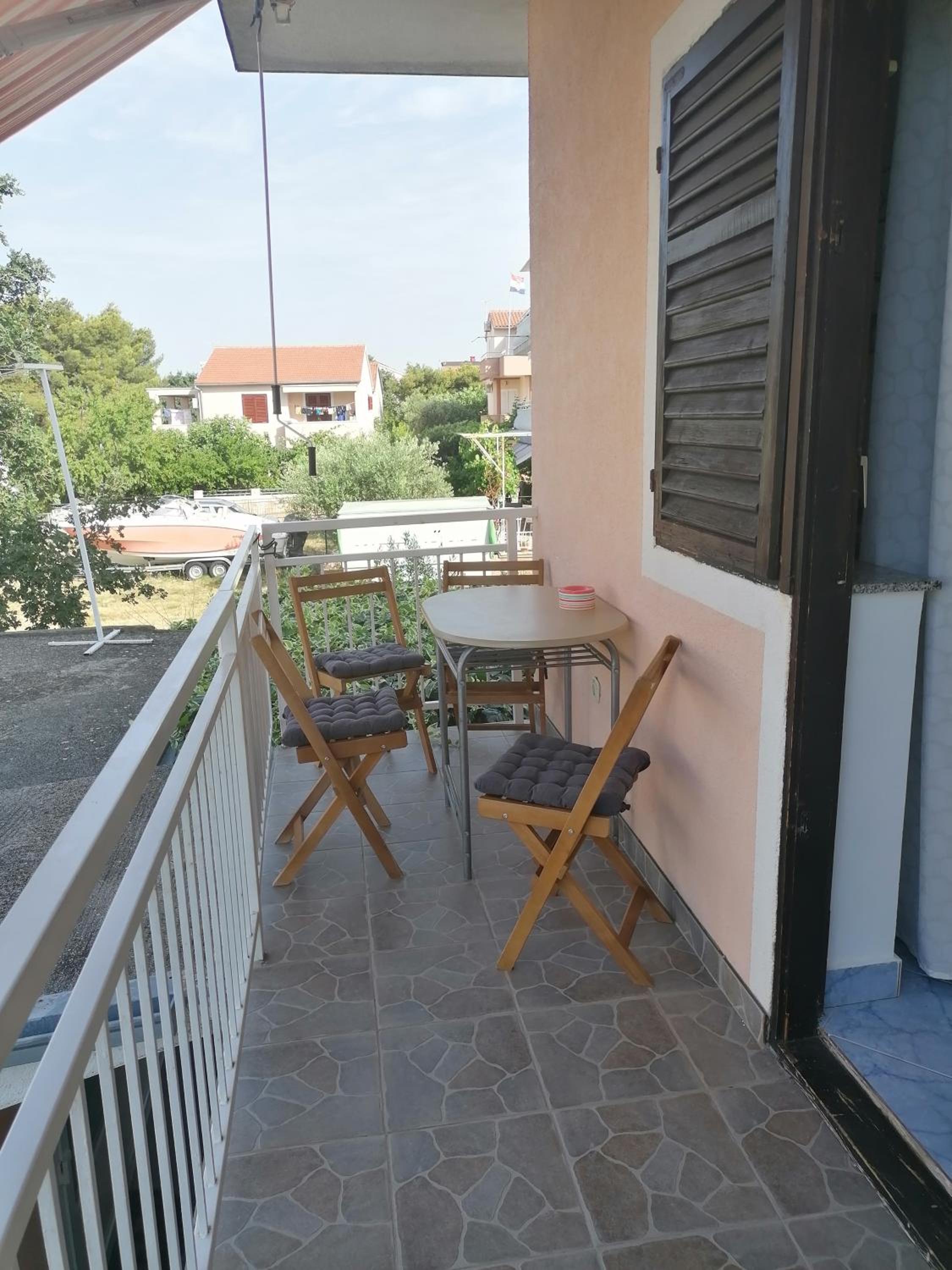 Apartment with Balcony - Photo 5