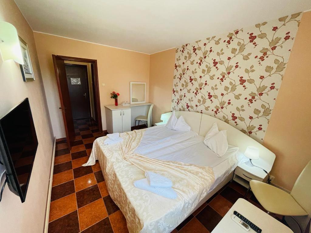 Standard Double/Twin Room - Photo 5