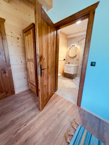 King Room with Mountain View photo 3