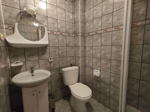 Triple Room with Bathroom - Photo 4