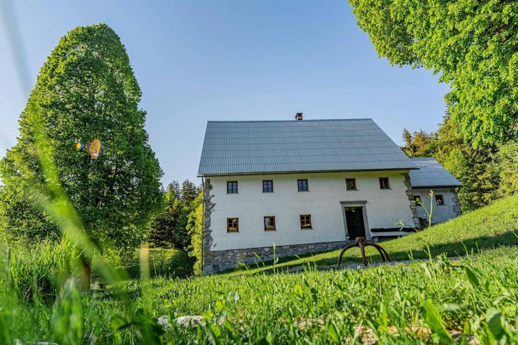 Six-Bedroom House photo 1