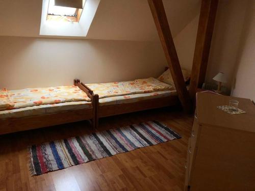 Twin Room with Private Bathroom - Photo 2