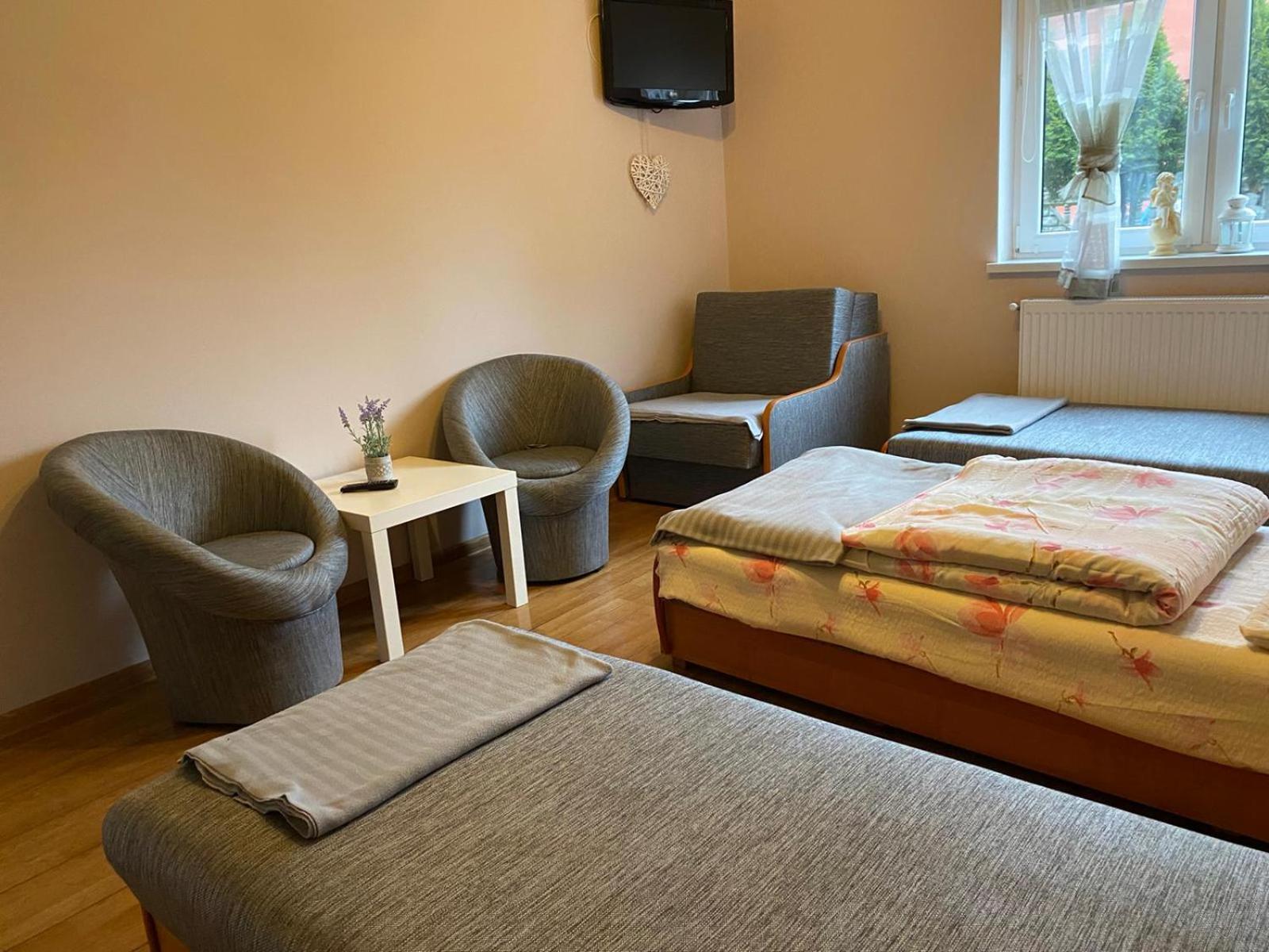 Triple Room with Bathroom - Photo 2