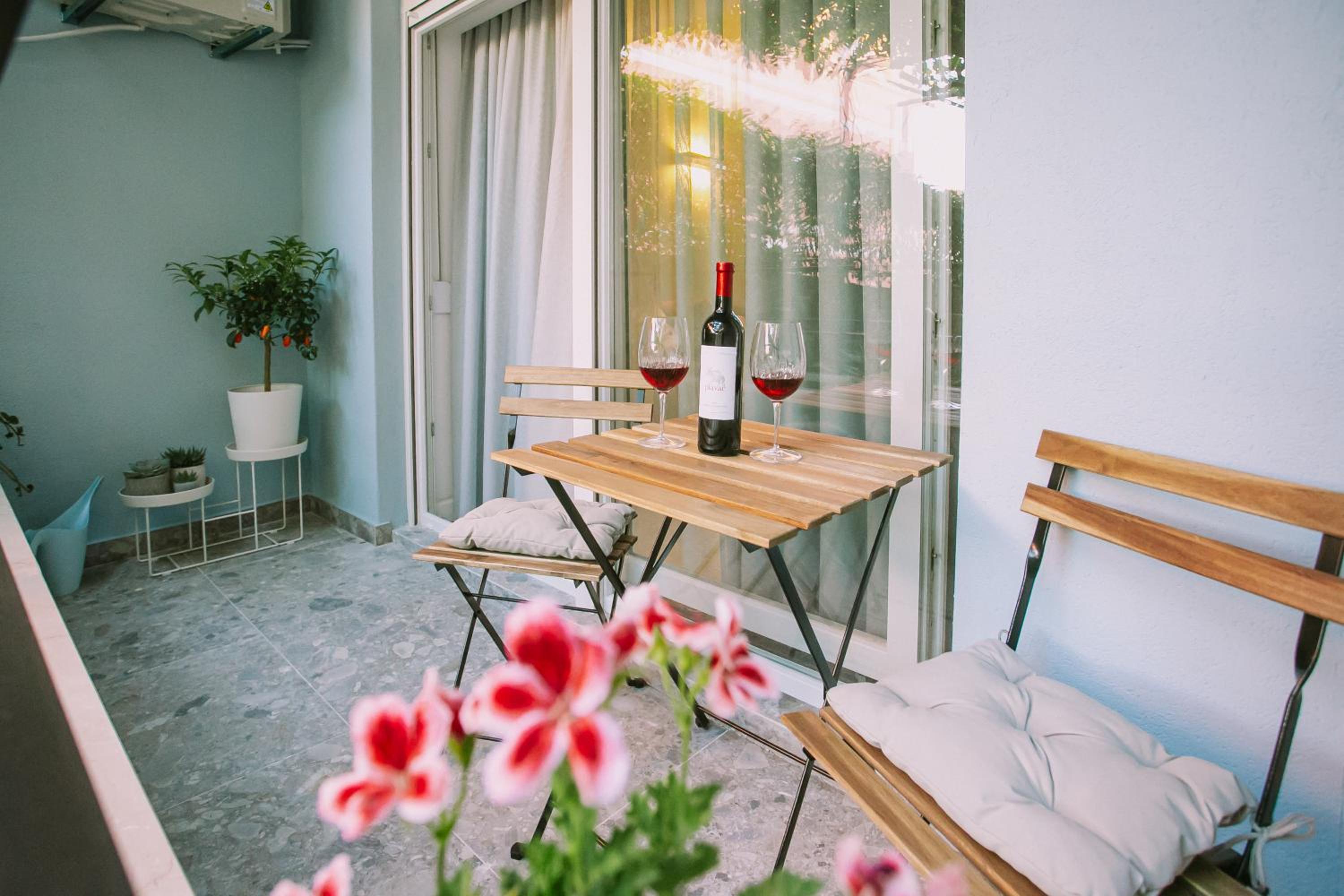 Studio with Balcony - Photo 9