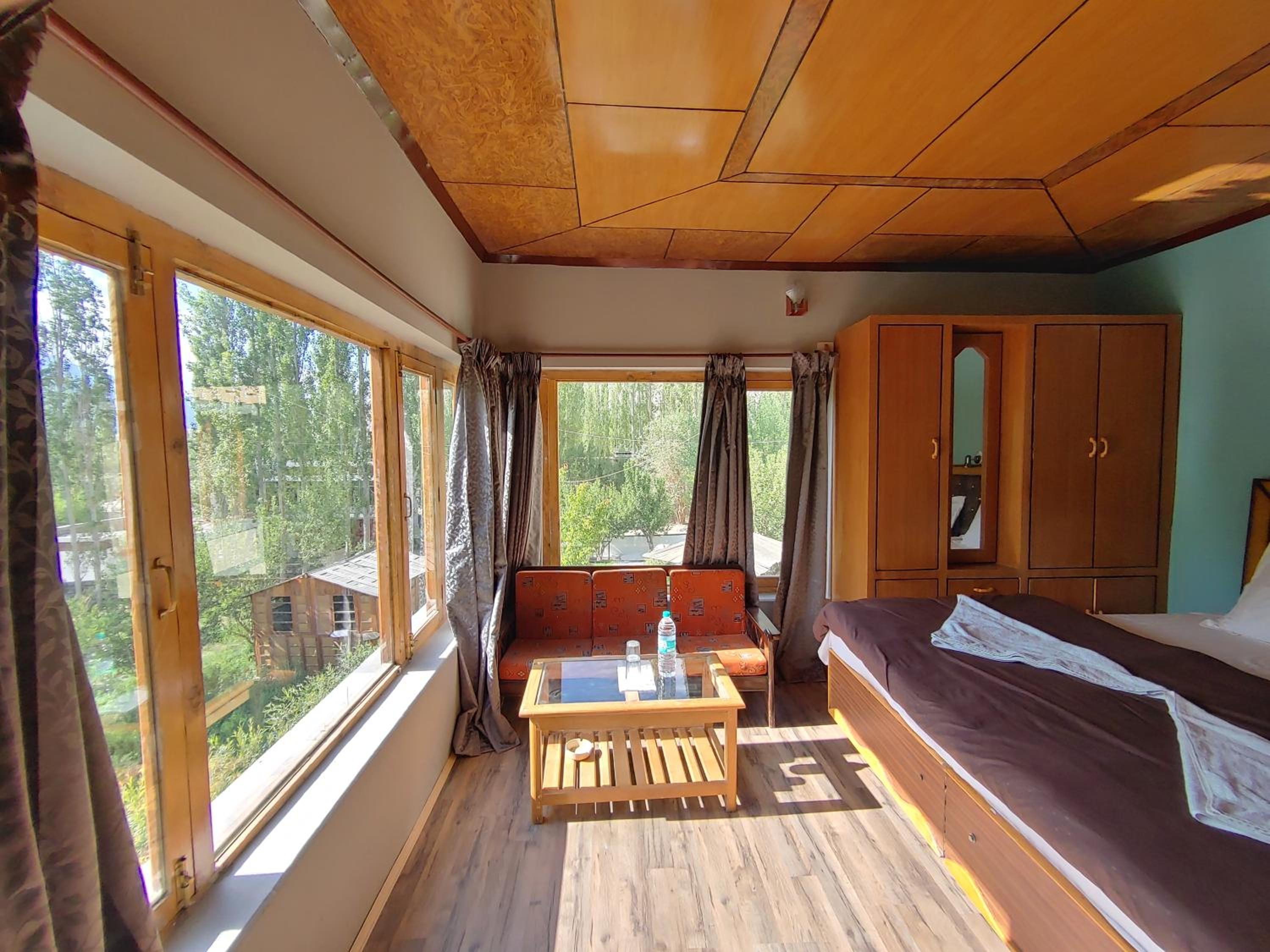 Deluxe Double or Twin Room with Mountain View - Photo 5