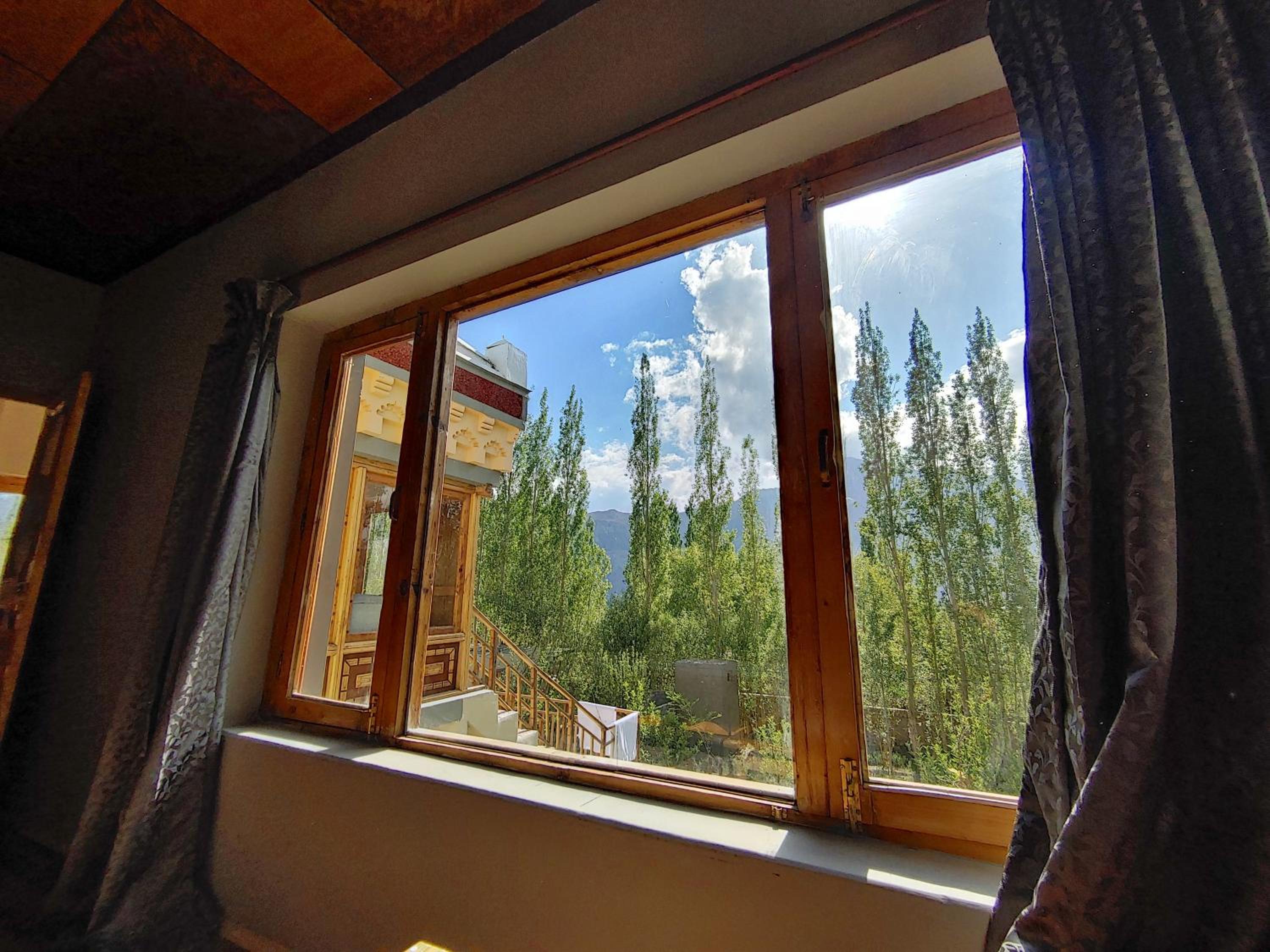 Deluxe Double or Twin Room with Mountain View - Photo 2