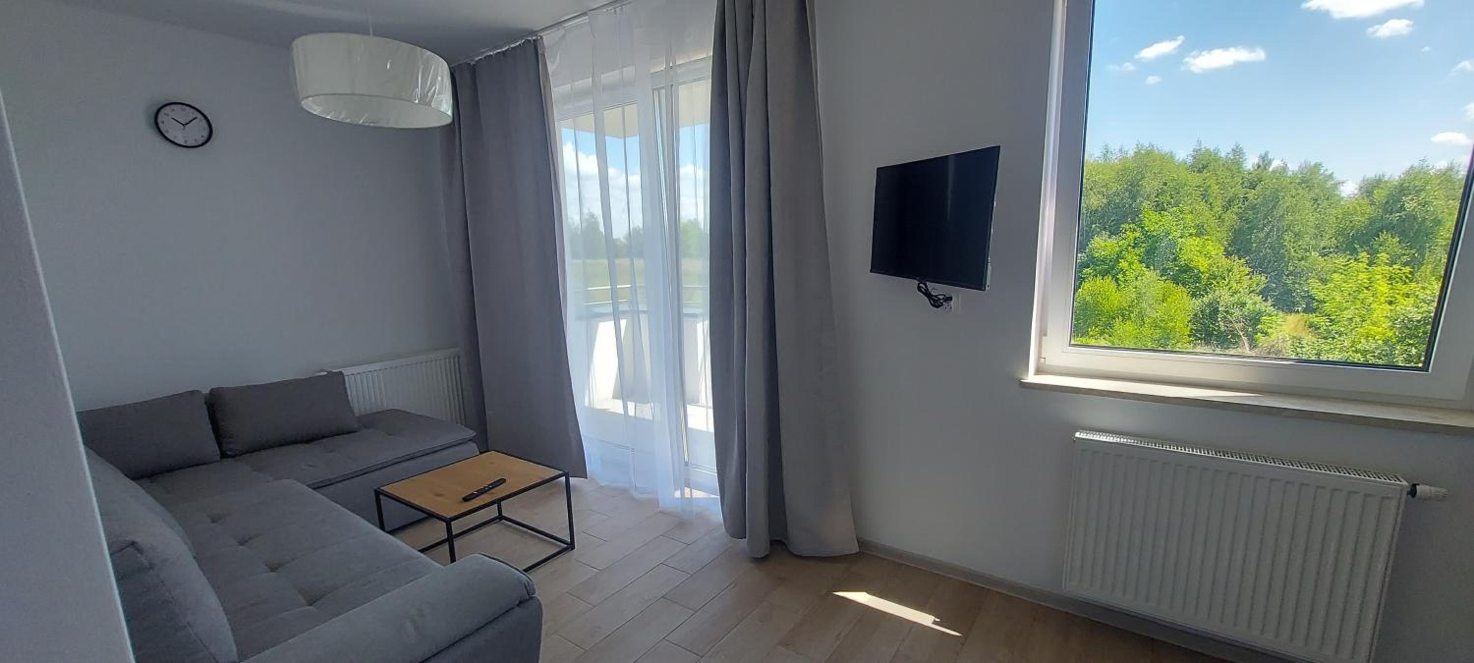 Apartment with Balcony - Photo 5