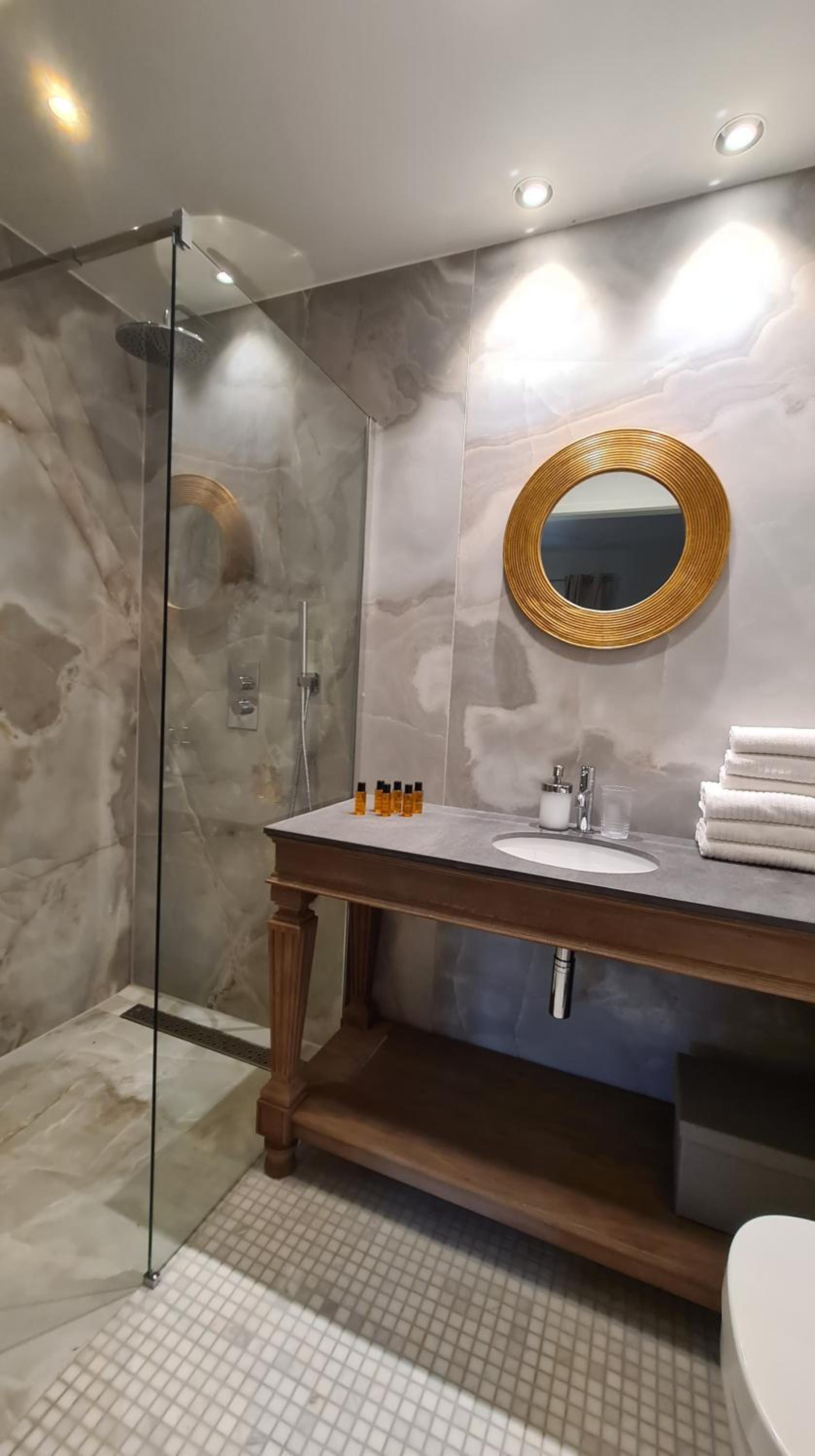 Luxury Quadruple Room - Photo 5