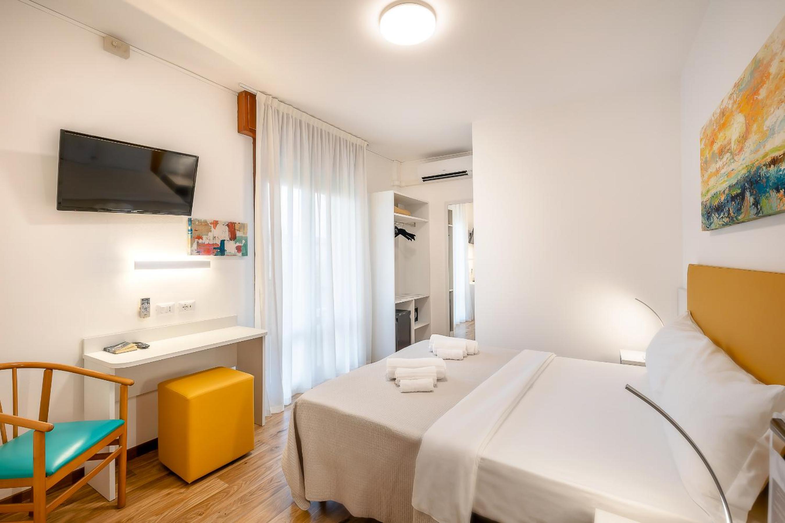 Double Room with Balcony and Sea View - Photo 2