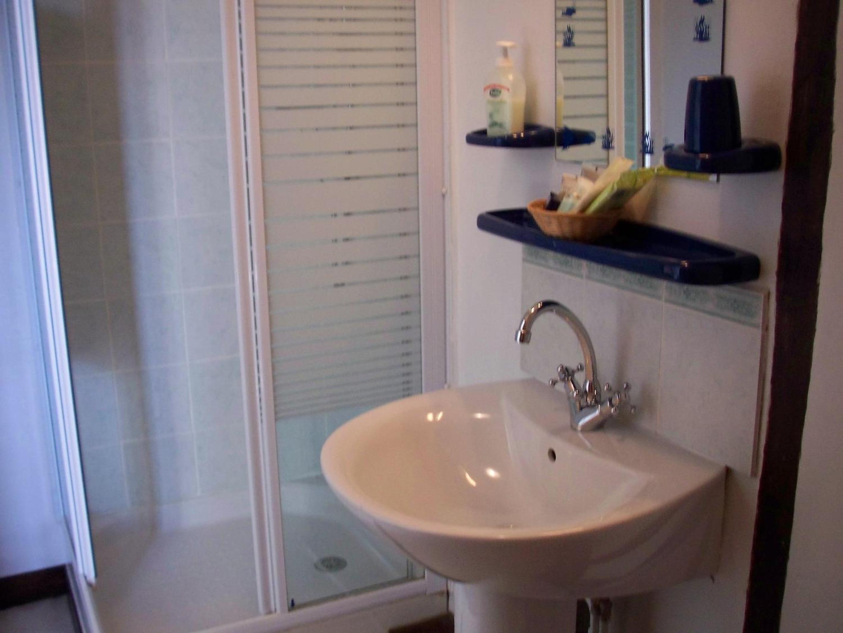 Triple Room with Bathroom - Photo 1