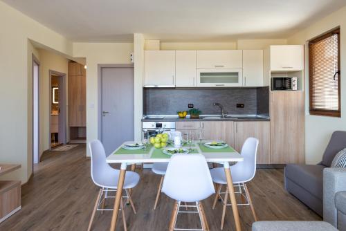 Apartment with Garden View