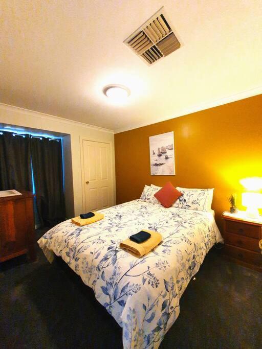 Three-Bedroom House photo 3