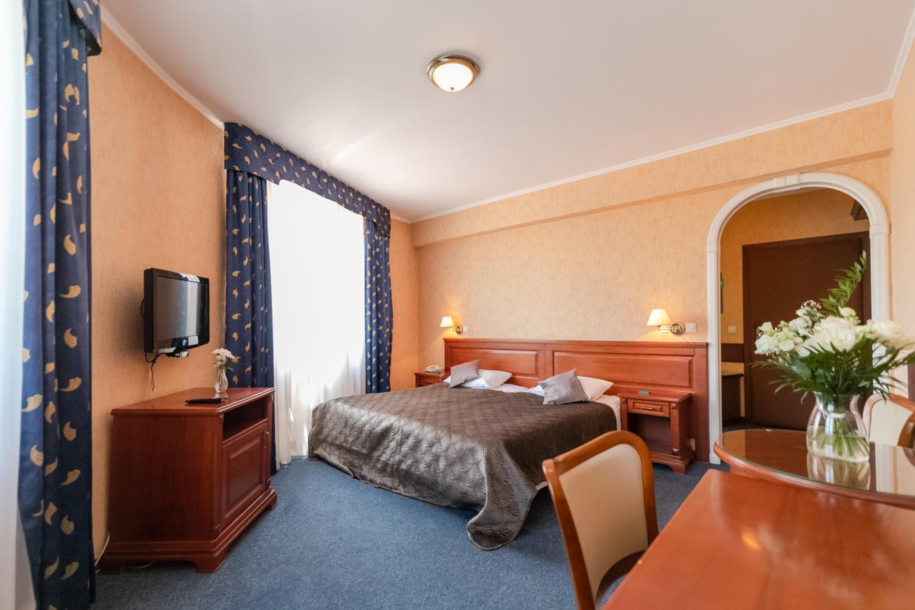 Budget Double Room - Photo 1