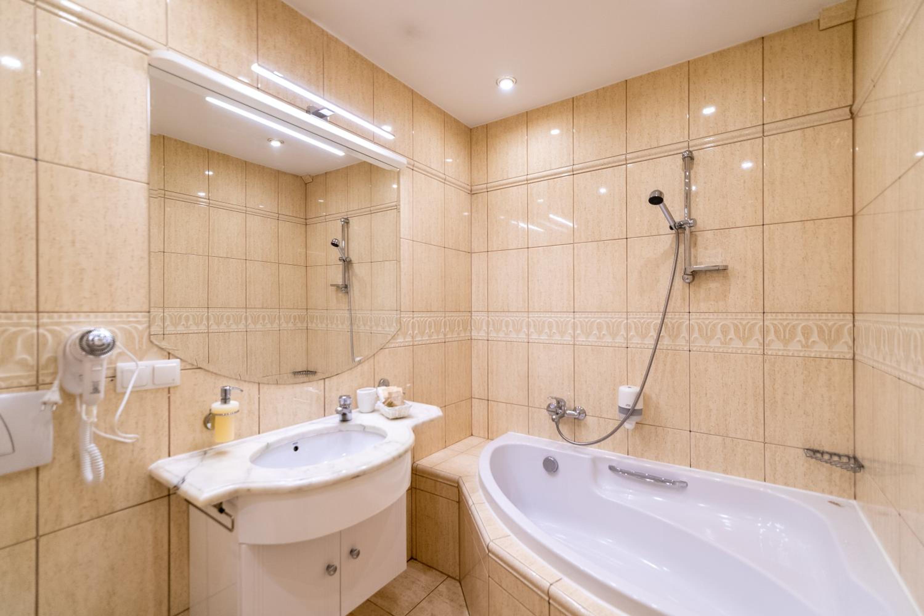 Deluxe Double Room - Photo 7