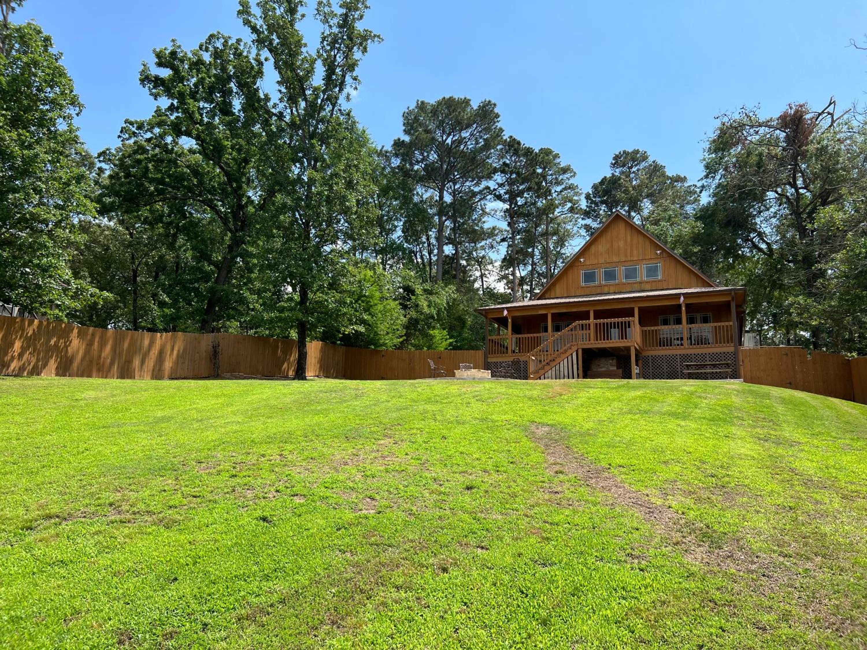 Three-Bedroom House photo 2