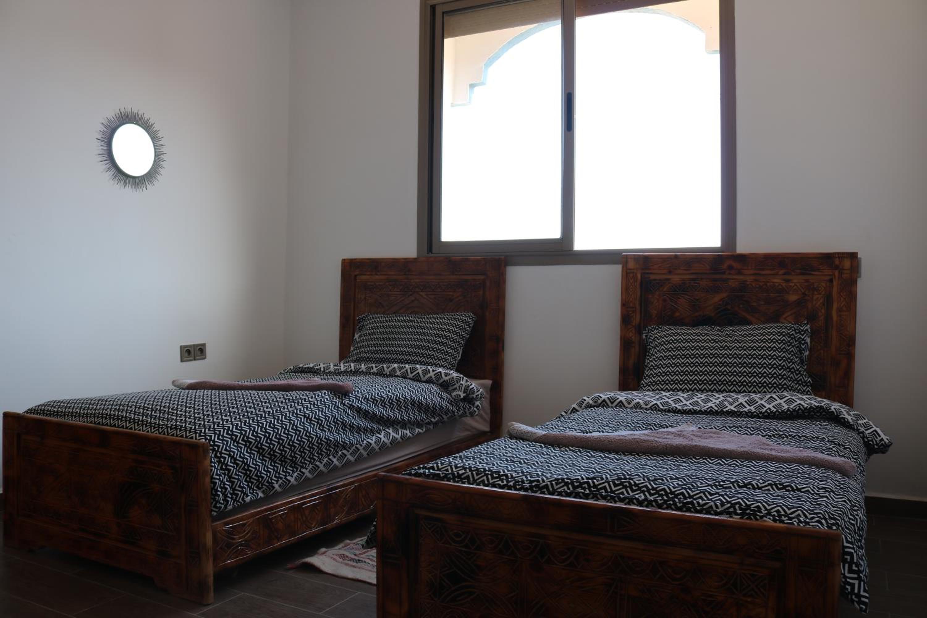 Double or Twin Room with Private Bathroom - Photo 6