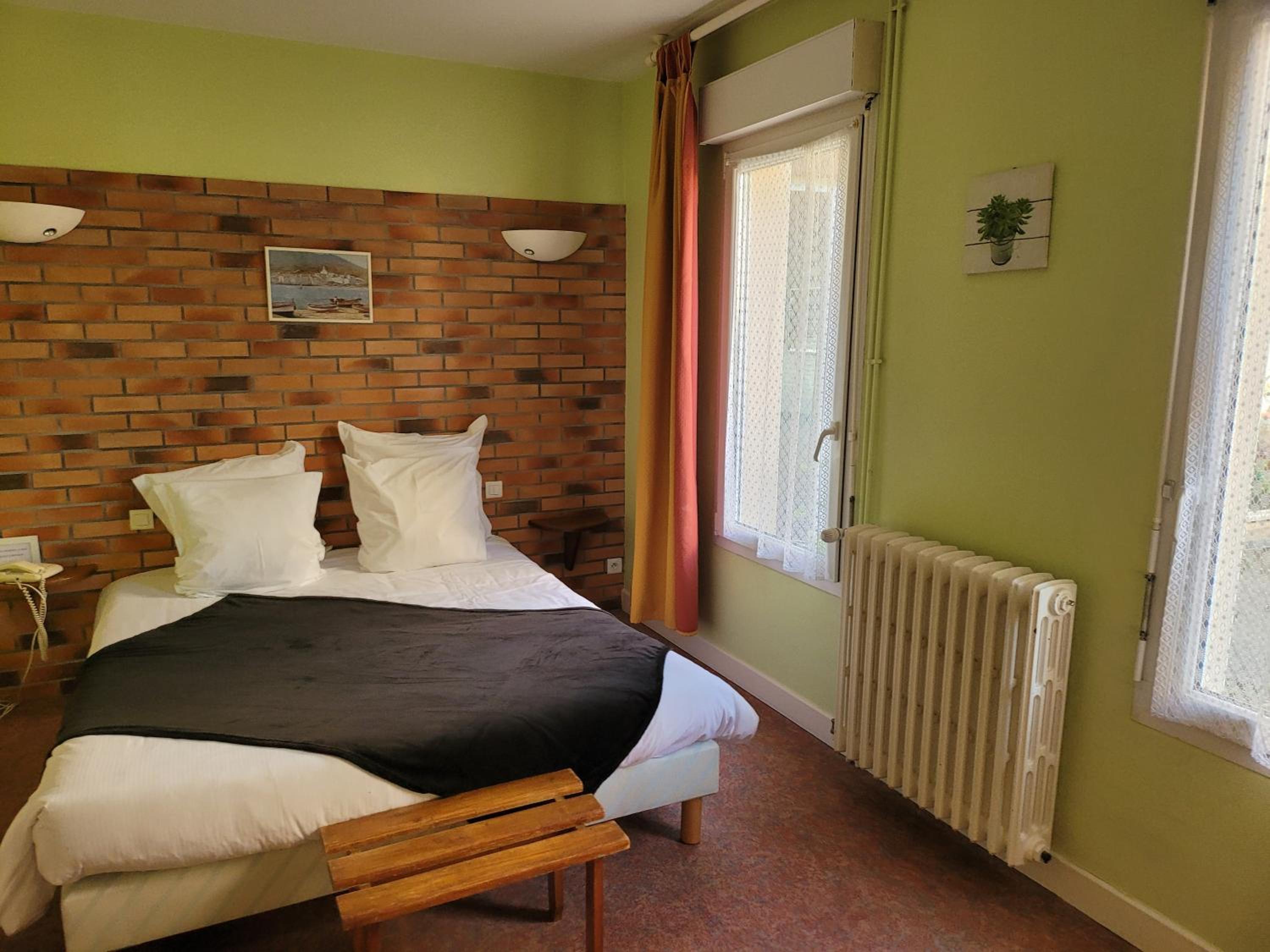Standard Double Room - Photo 2