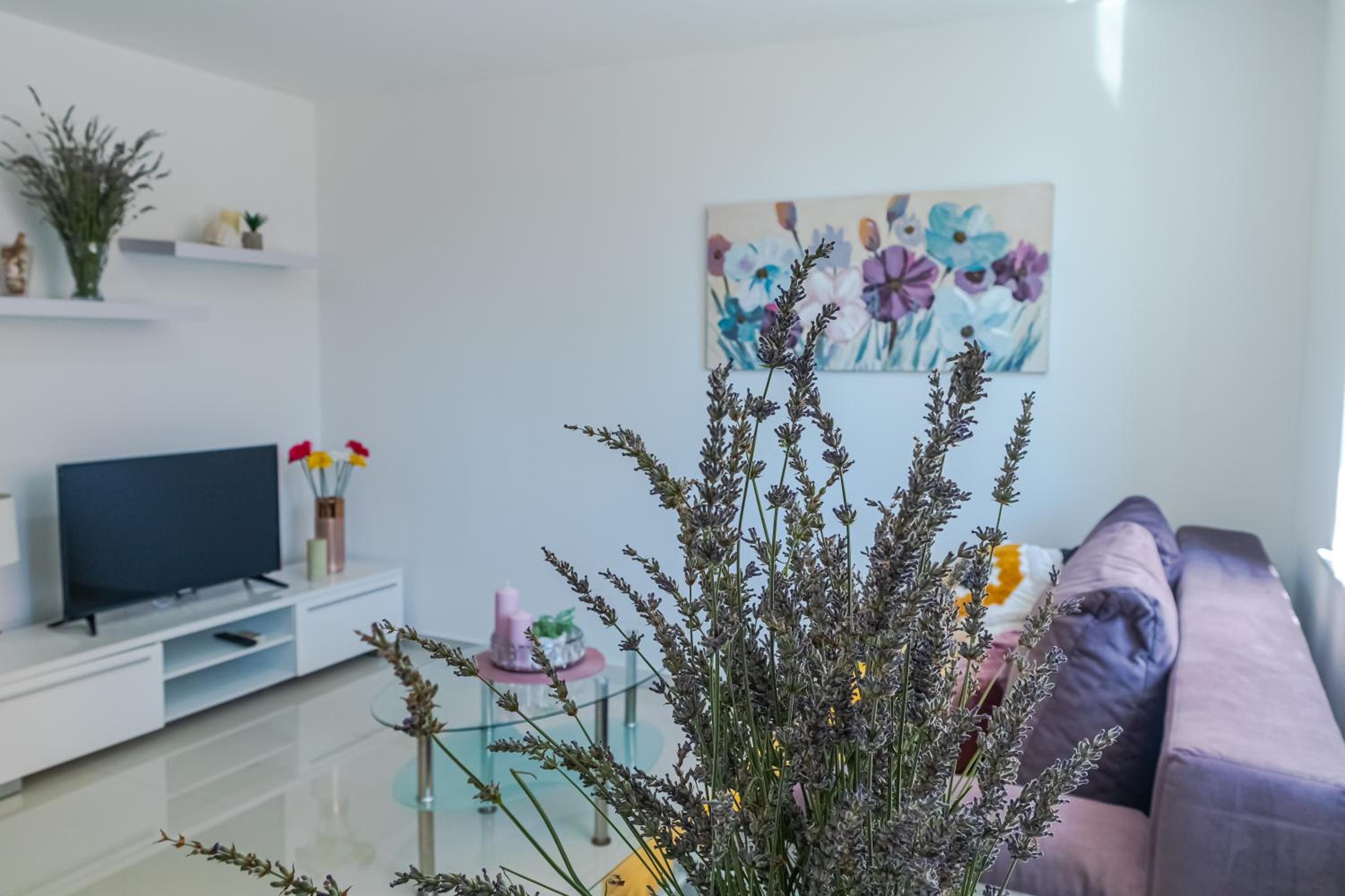 One-Bedroom Apartment - Photo 6