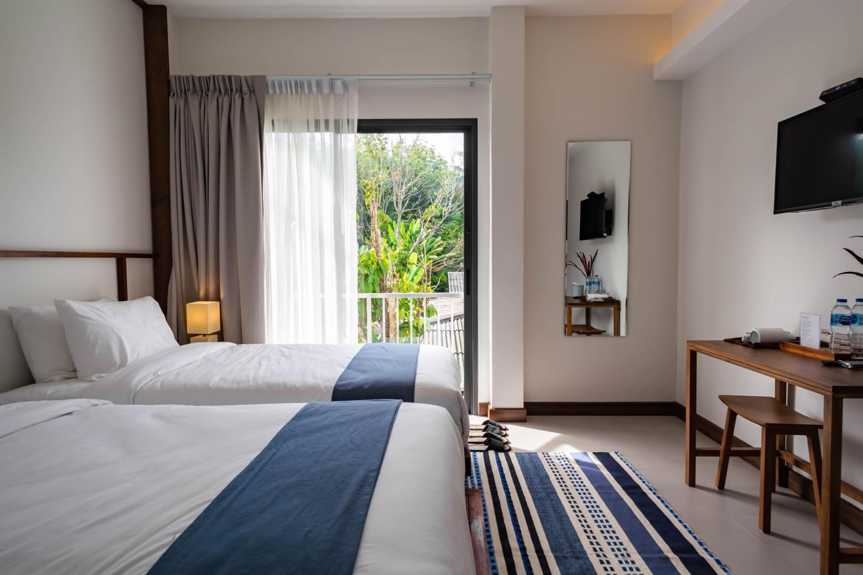 Twin Room with Balcony photo 2