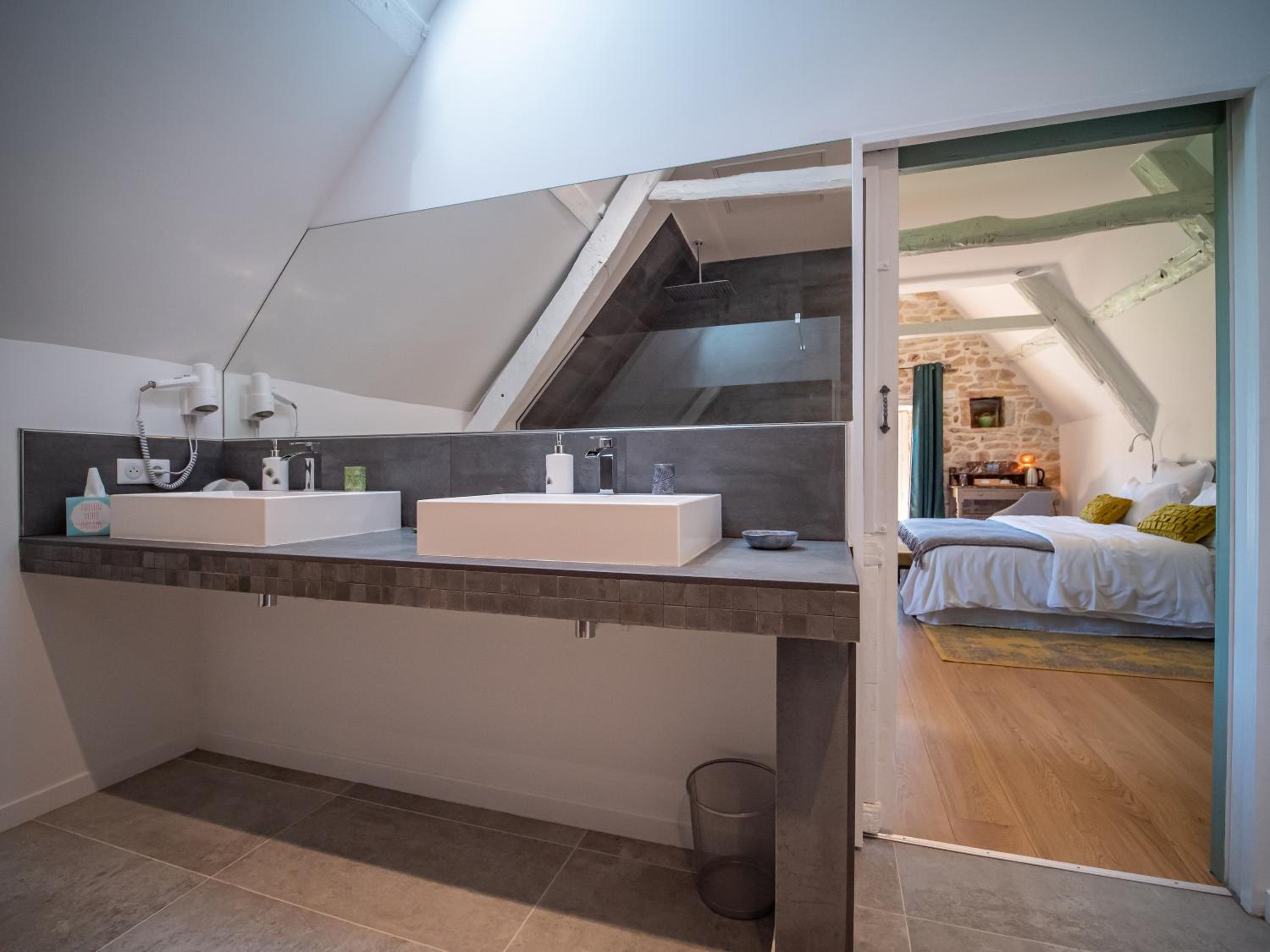 Large Double or Twin Room photo 3