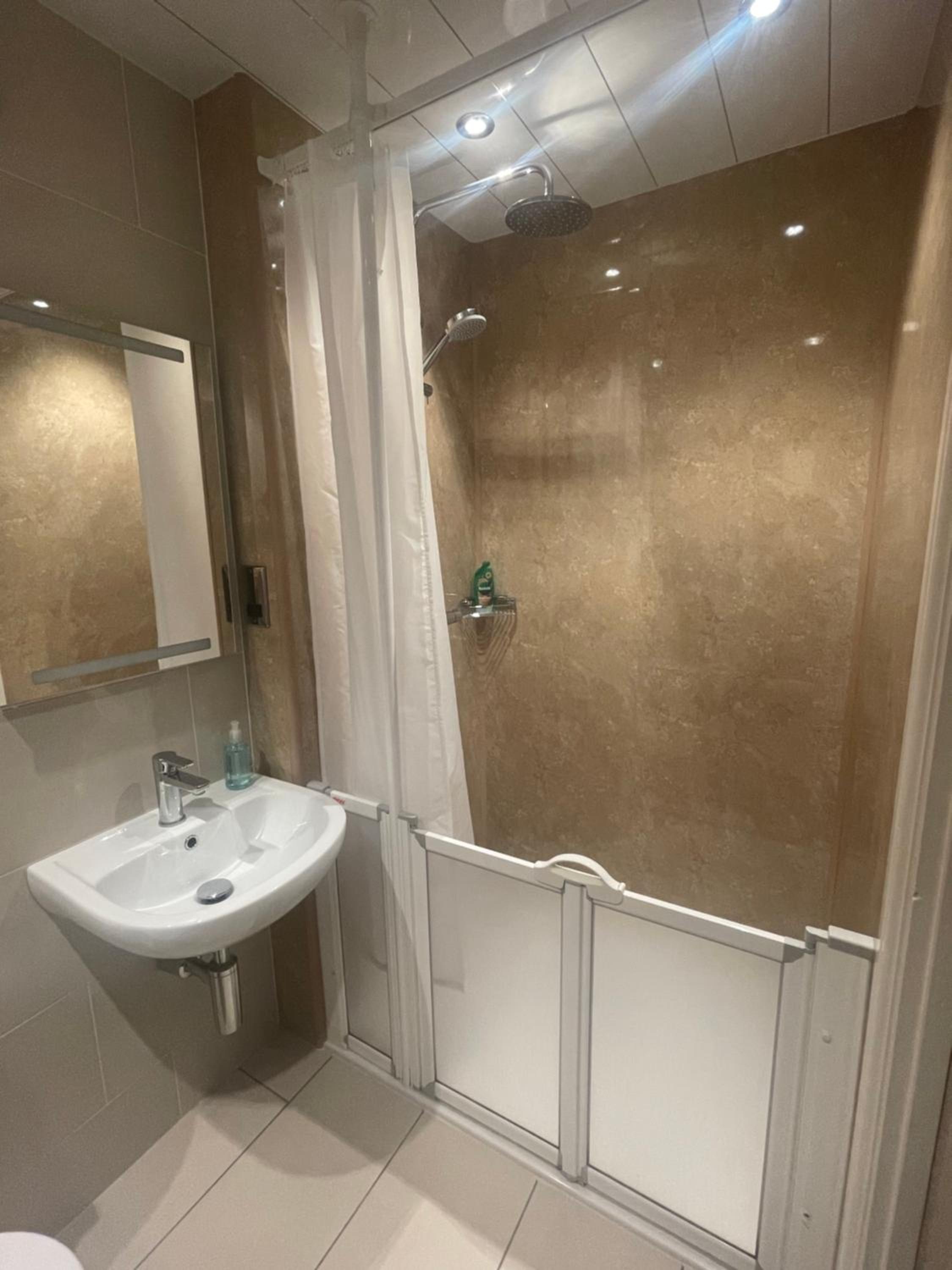 Double Room - Disability Access photo 3