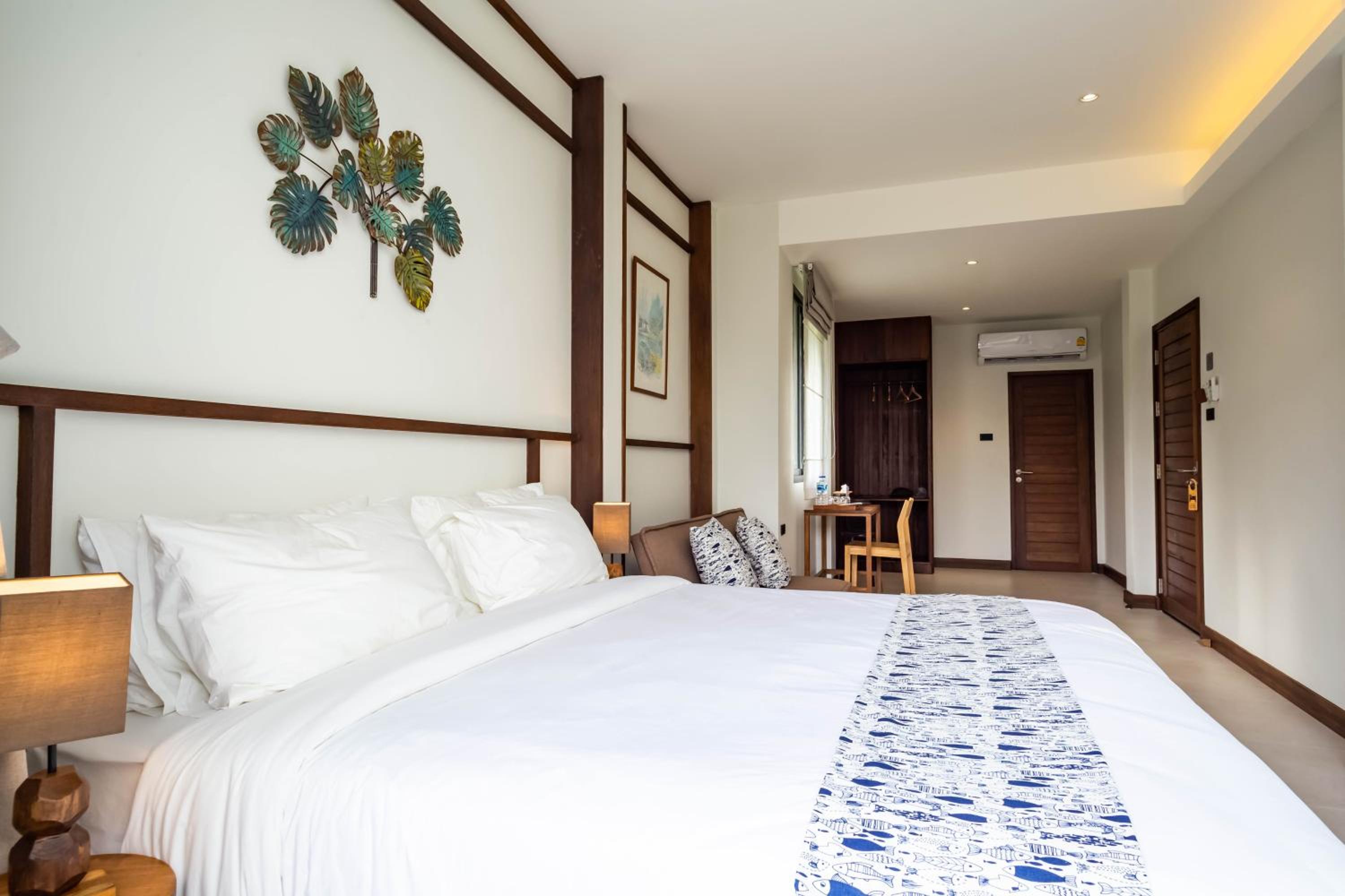 Deluxe King Room - Photo 4