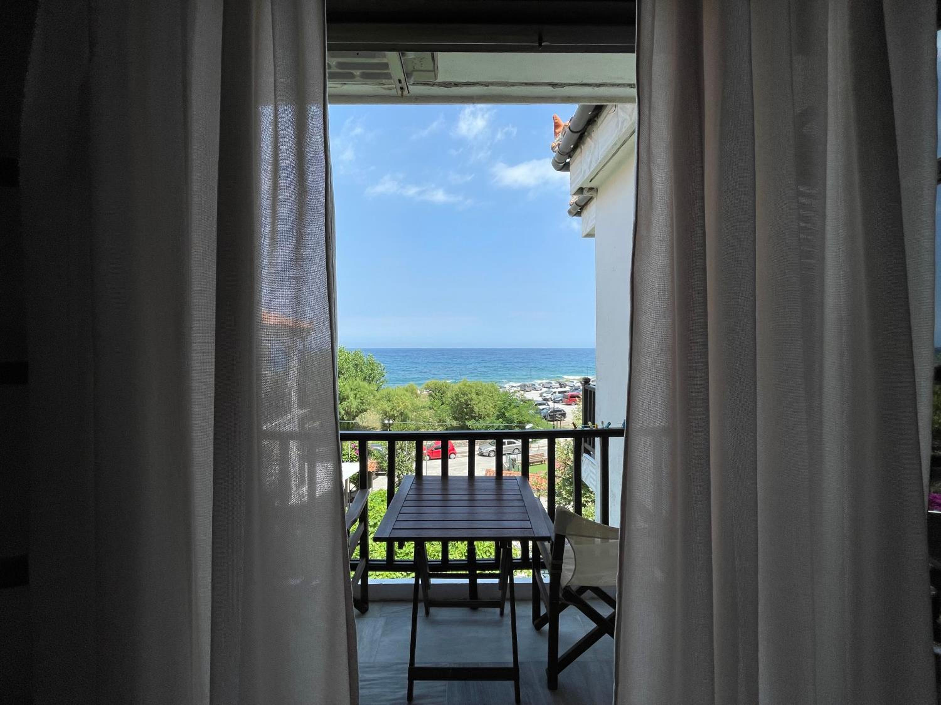 Superior Twin Room with Sea View - Photo 4