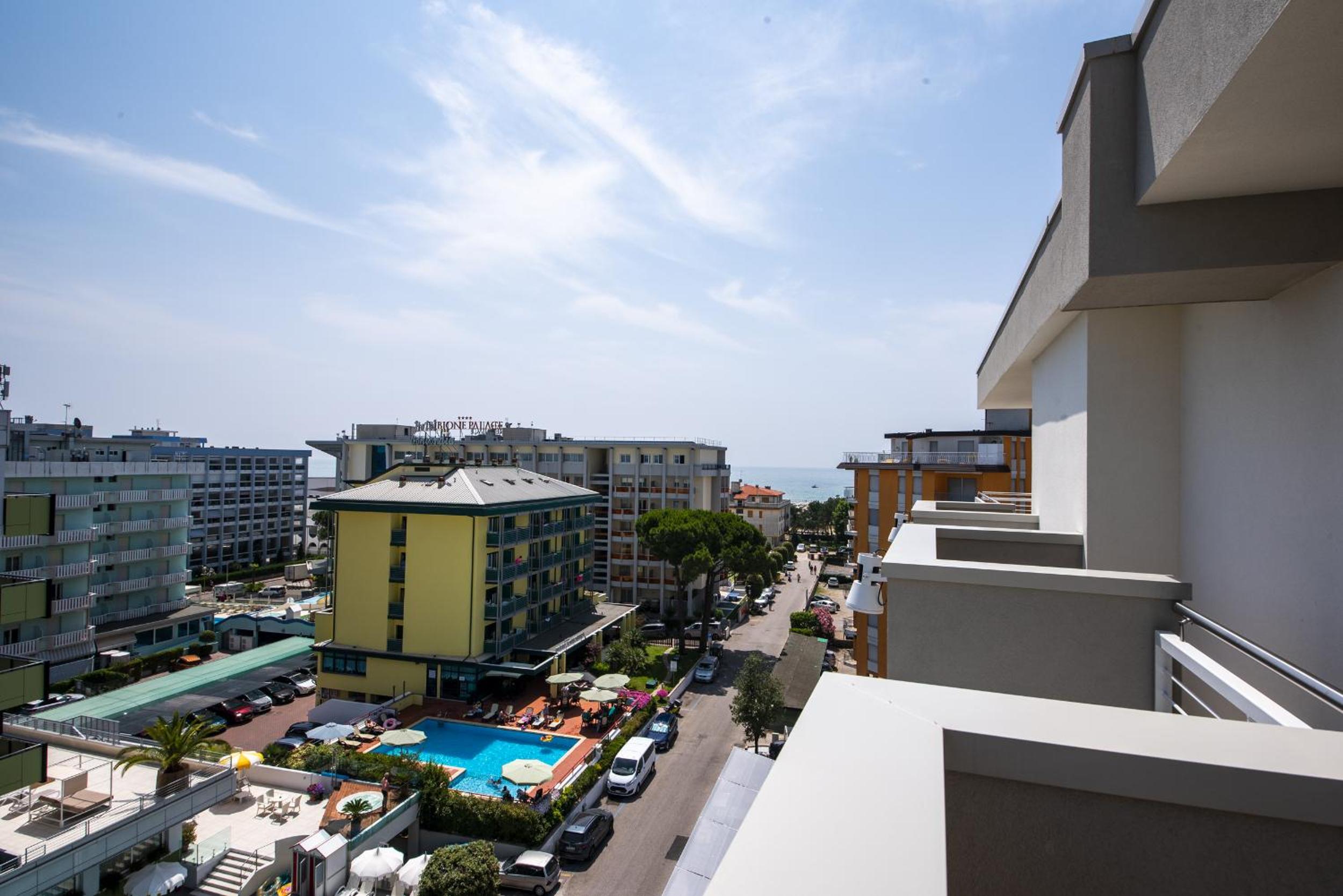 Double or Twin Room with Partial Sea View - Photo 6