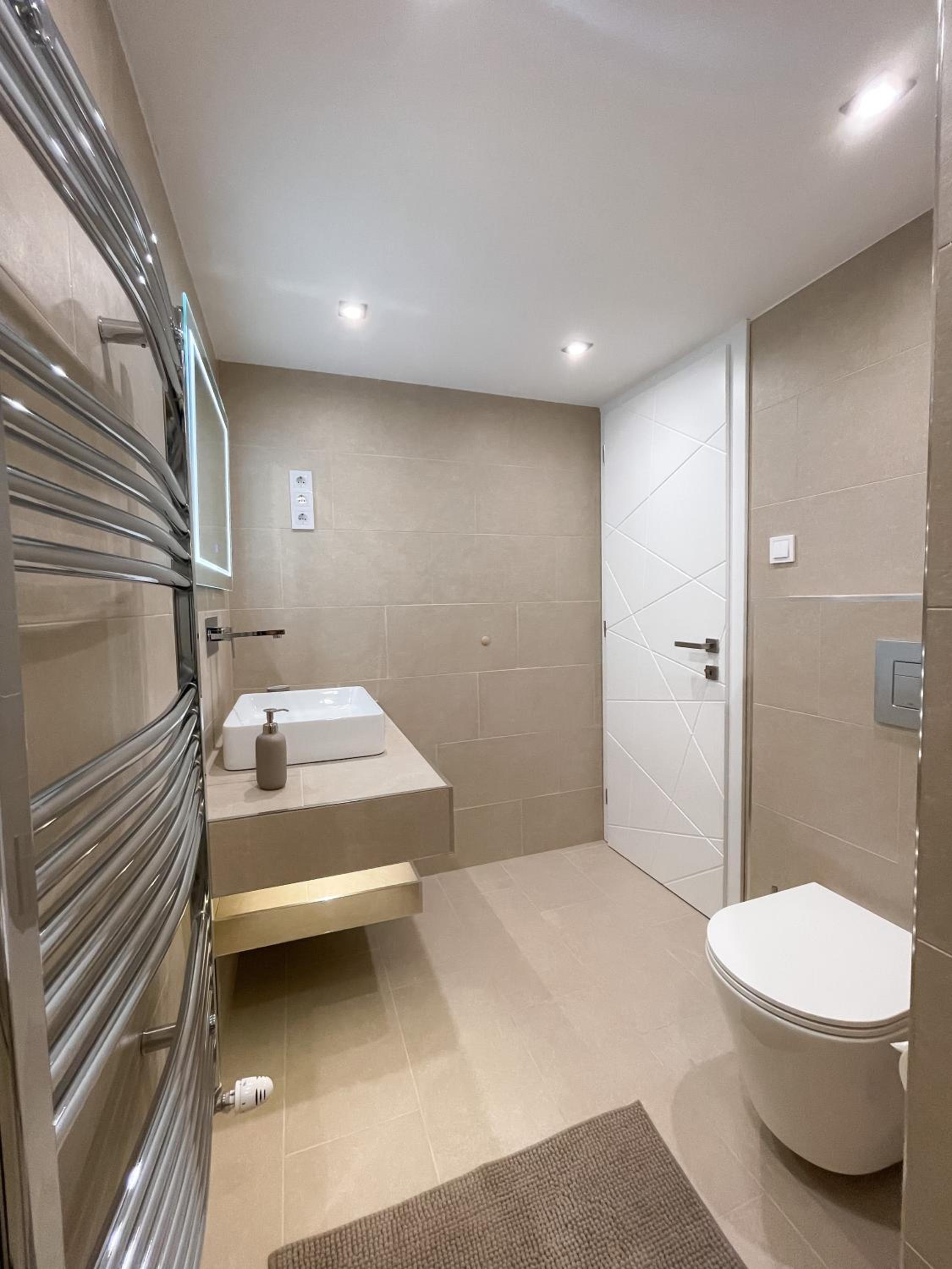 One-Bedroom Apartment - Photo 8
