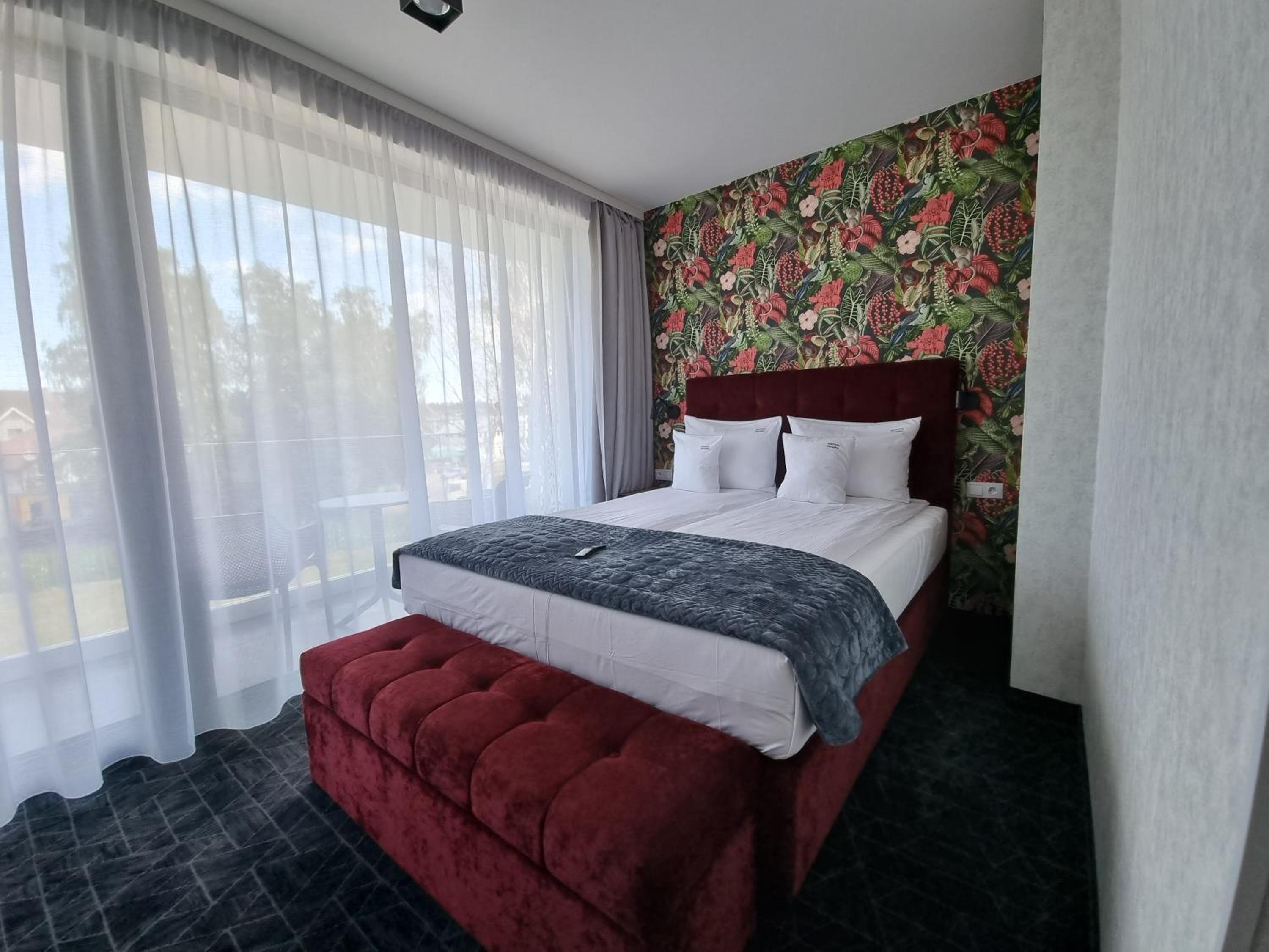 King Room with Balcony - Photo 1
